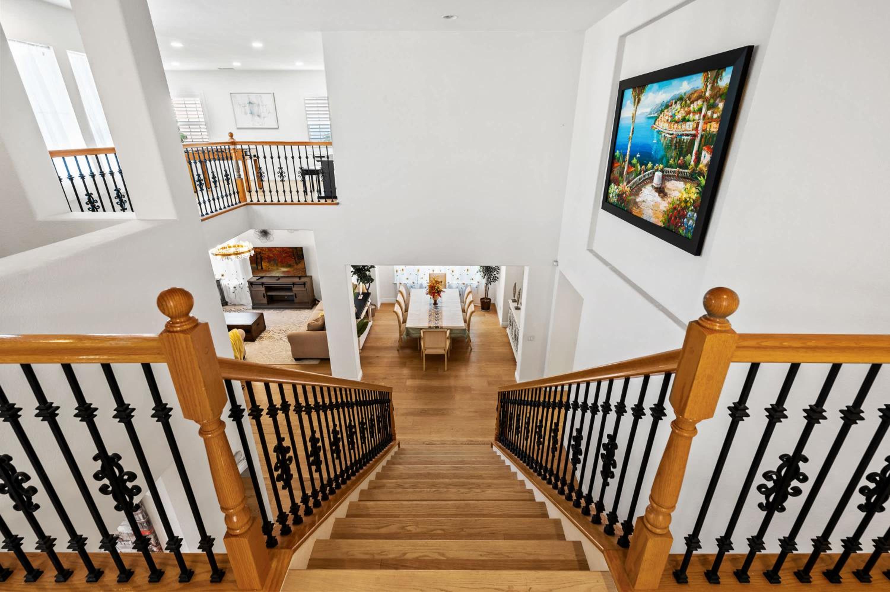 Luxury Hilltop Home Spacious Private Backyard