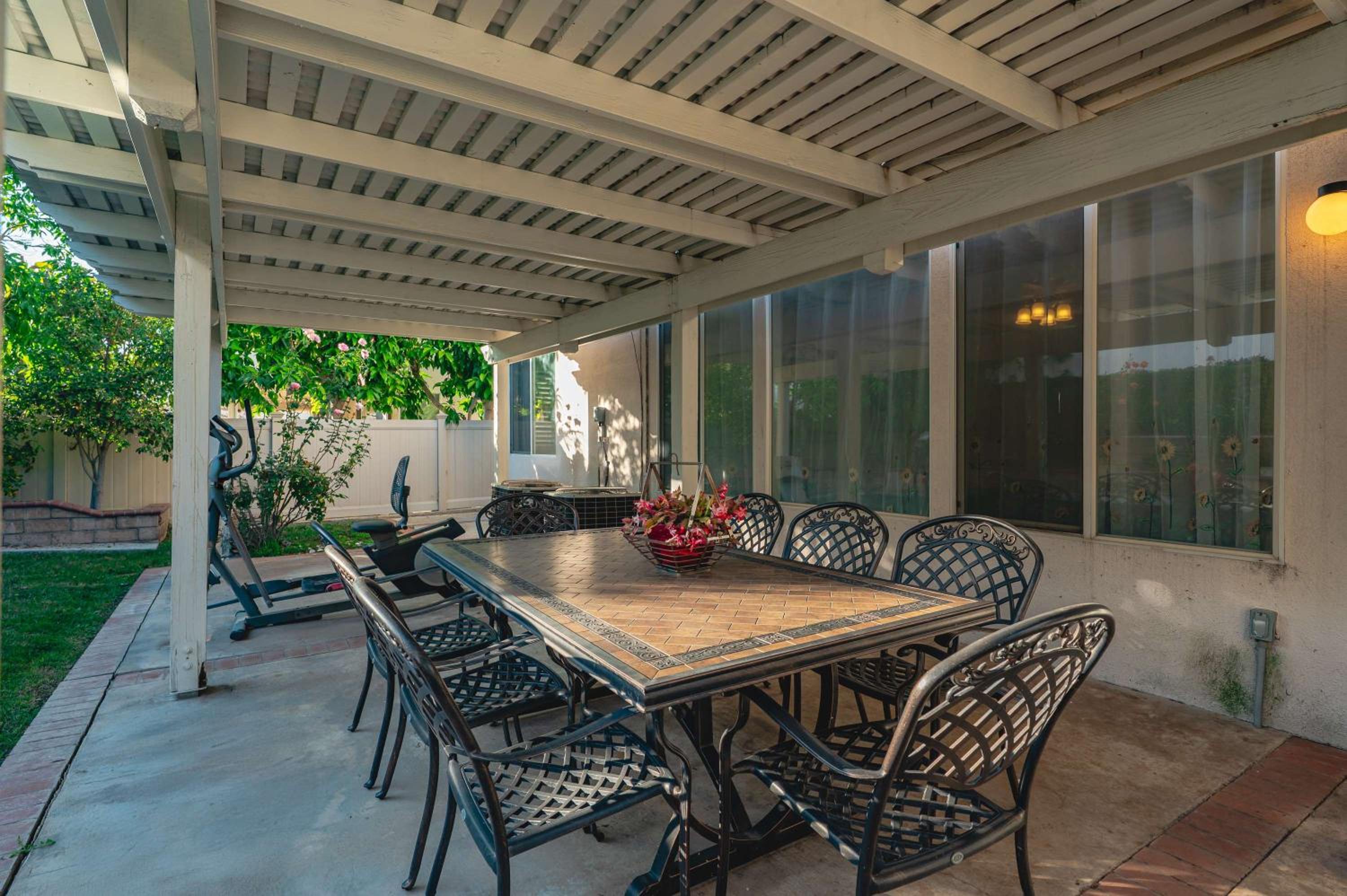 Luxury Hilltop Home Spacious Private Backyard