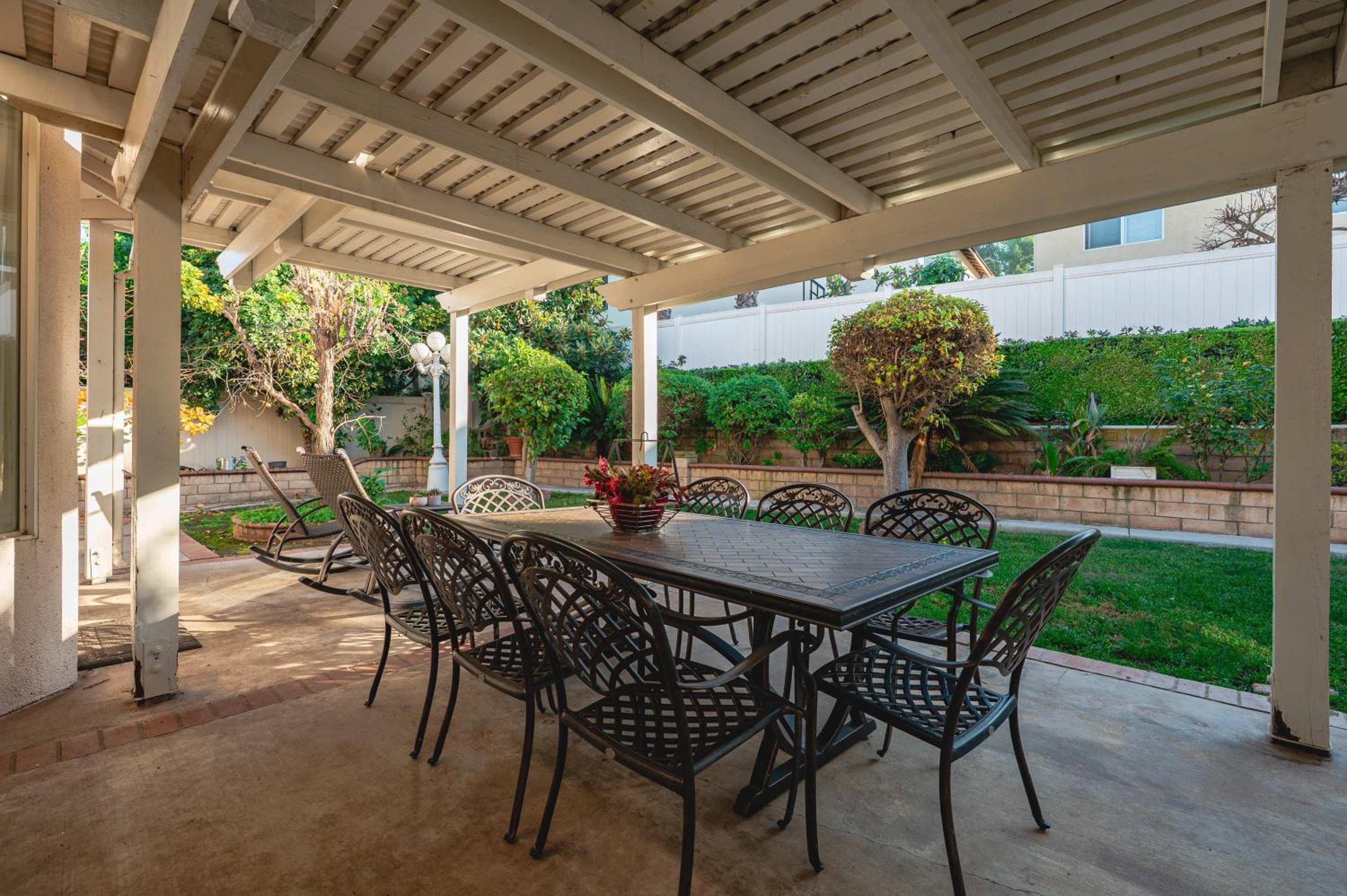 Luxury Hilltop Home Spacious Private Backyard