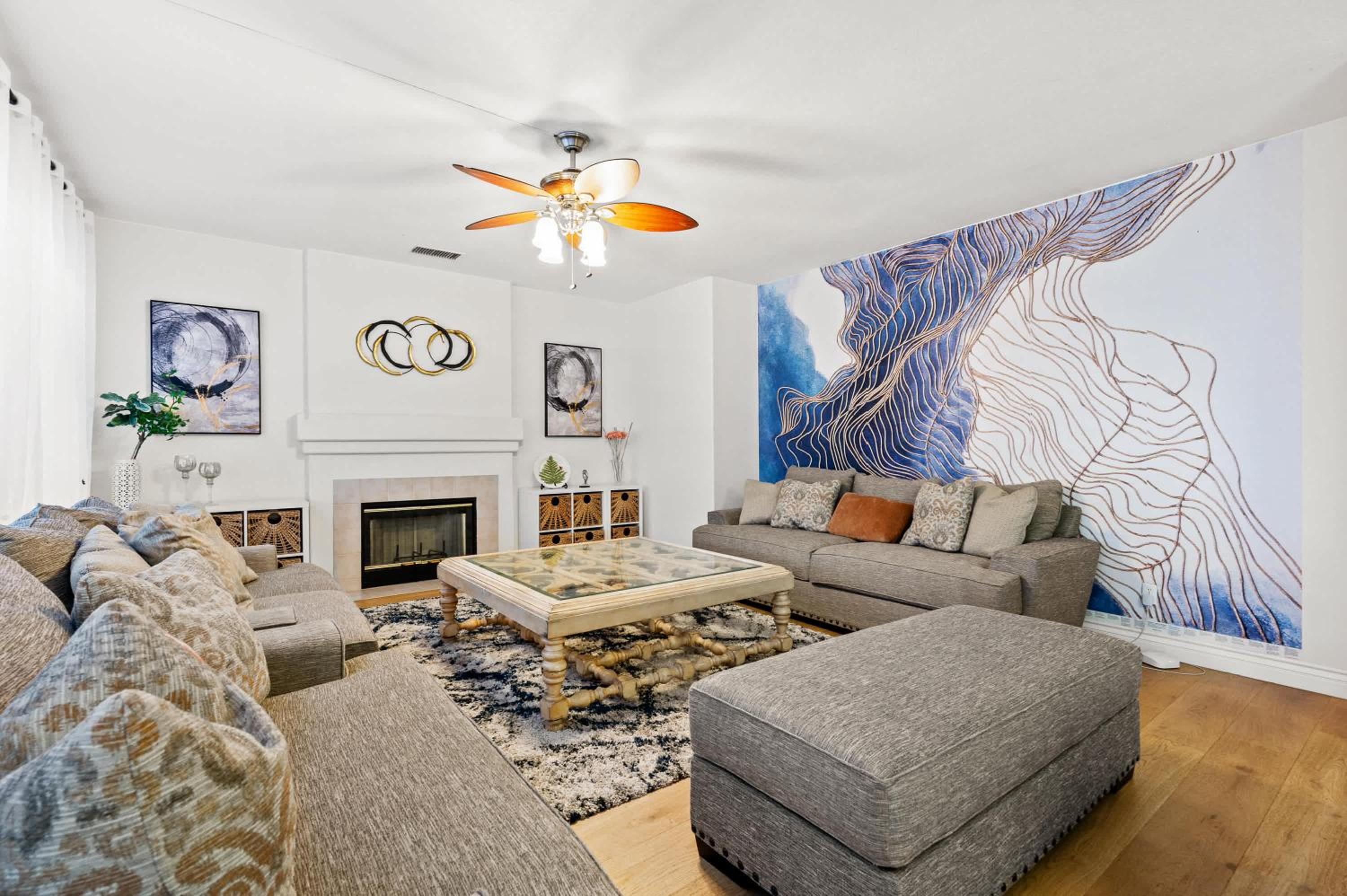 Luxury Hilltop Home Spacious Private Backyard