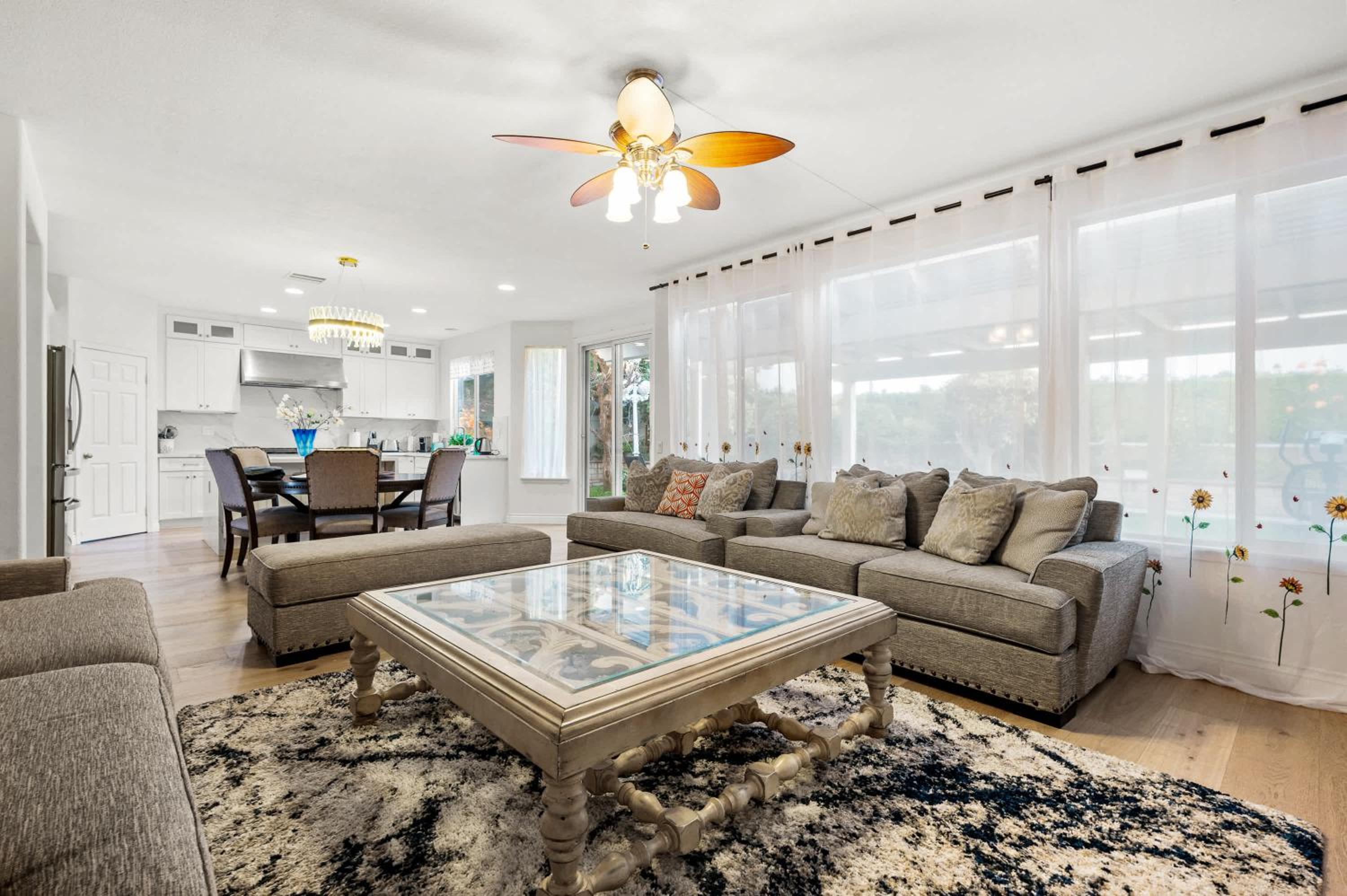 Luxury Hilltop Home Spacious Private Backyard