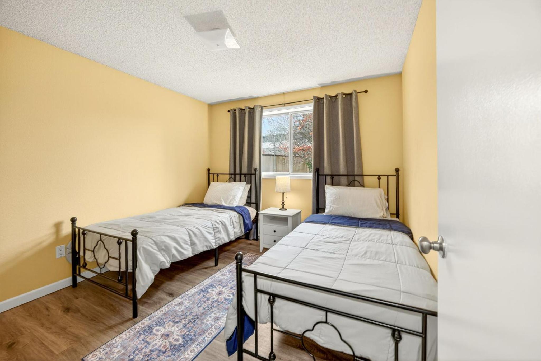 Clearview Comfort- 3BR near Airport!