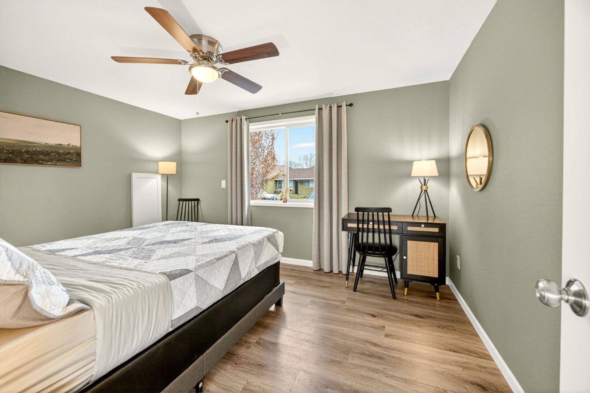 Clearview Comfort- 3BR near Airport!