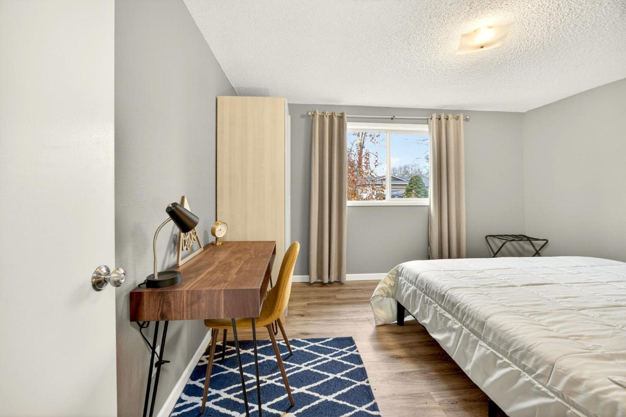 Clearview Comfort- 3BR near Airport!