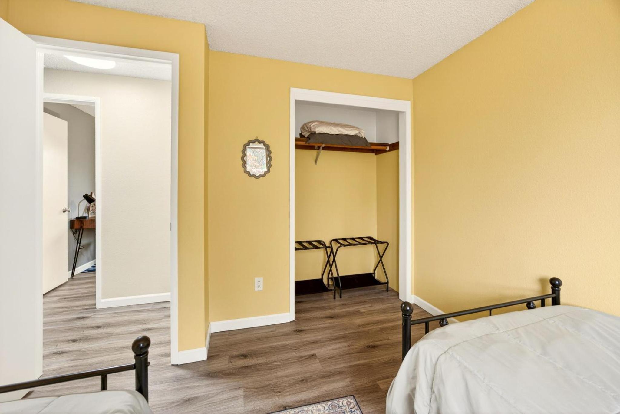 Clearview Comfort- 3BR near Airport!