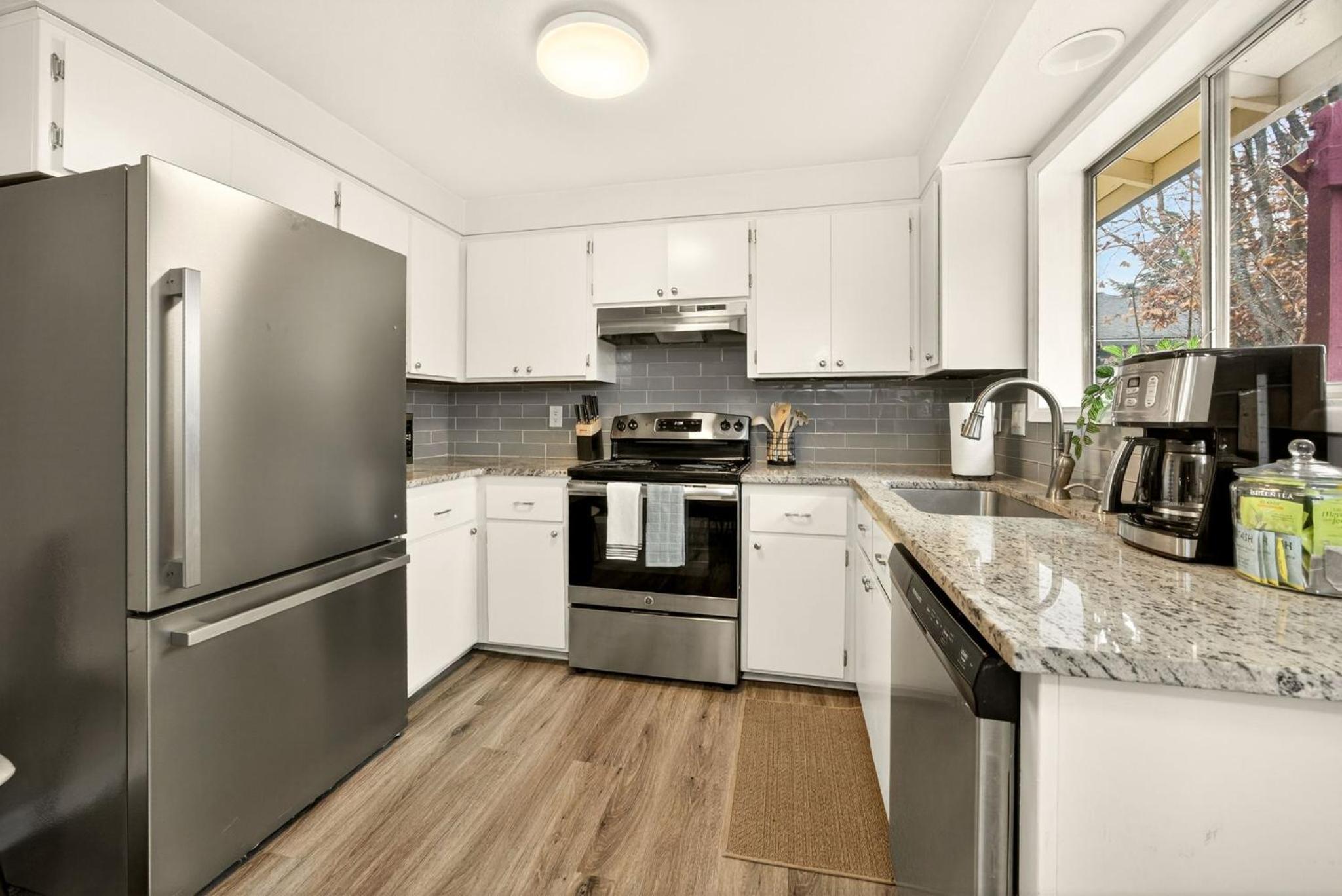 Clearview Comfort- 3BR near Airport!