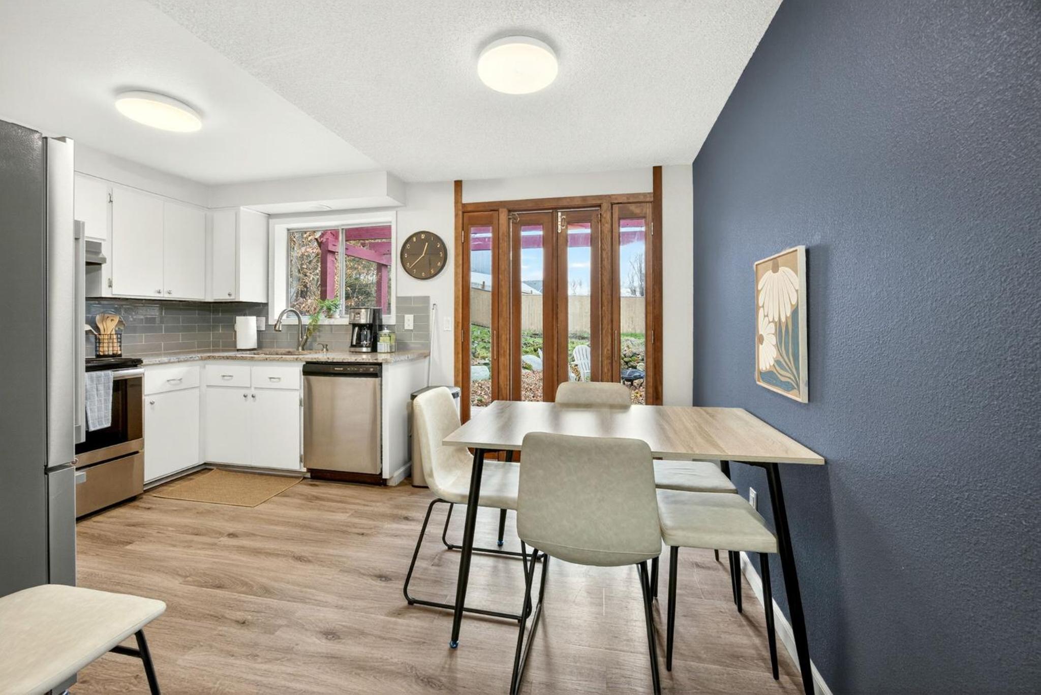 Clearview Comfort- 3BR near Airport!