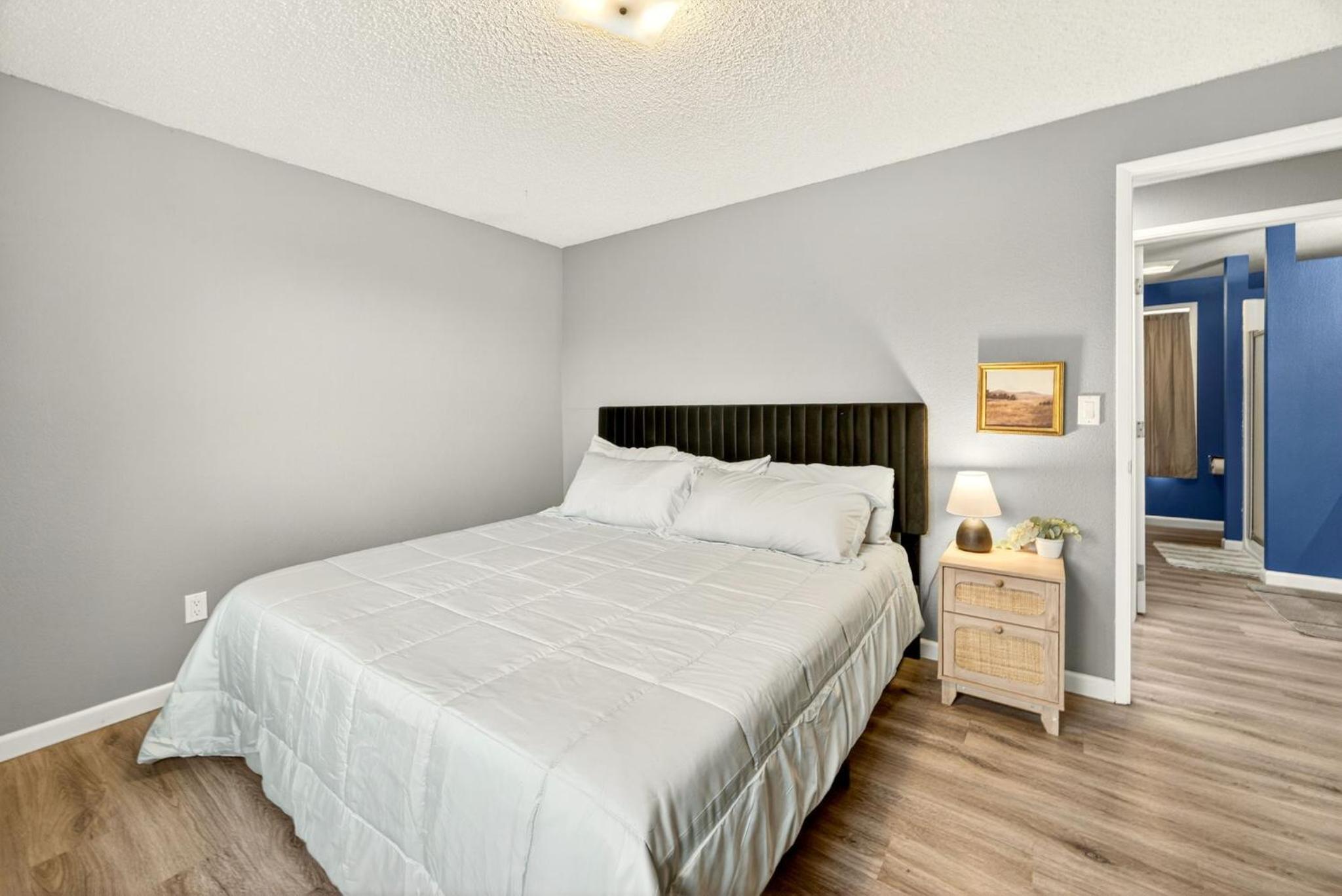 Clearview Comfort- 3BR near Airport!