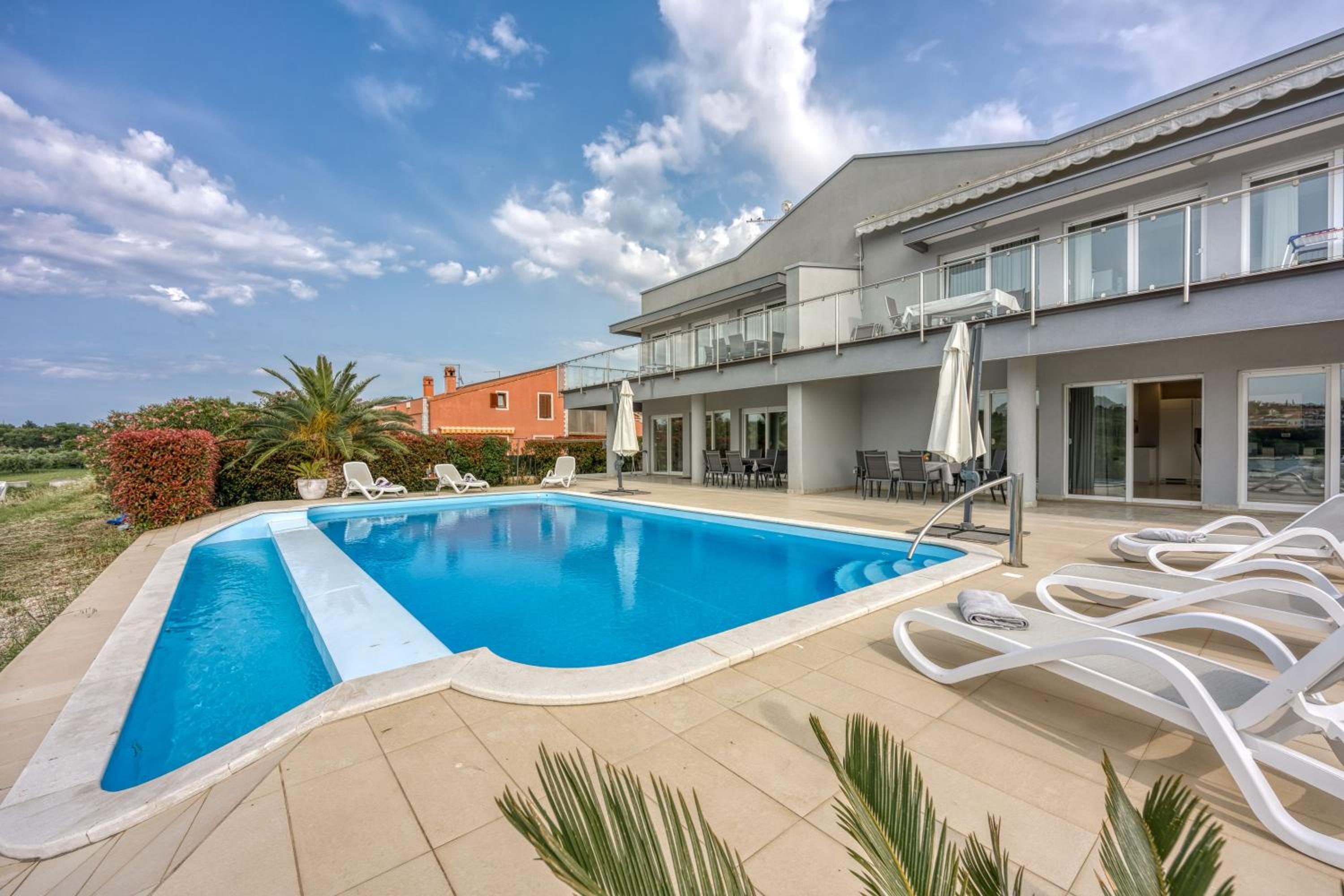 Elegant Panoramic Seaview Apartments