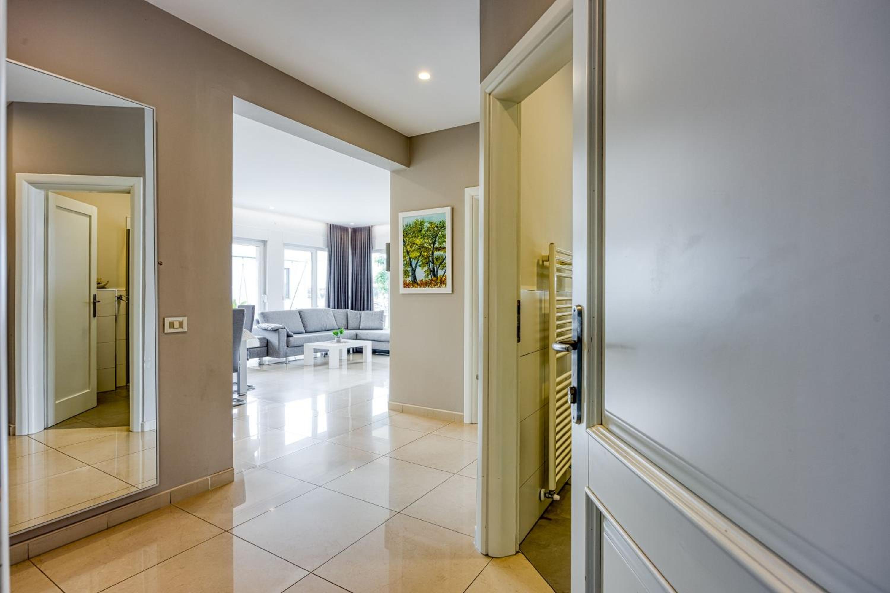 Elegant Panoramic Seaview Apartments