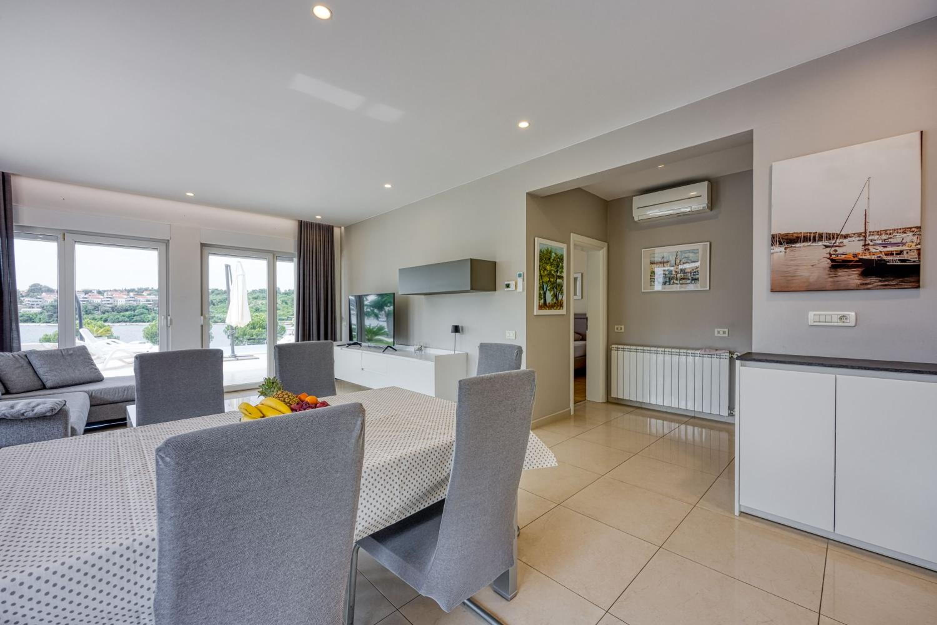Elegant Panoramic Seaview Apartments