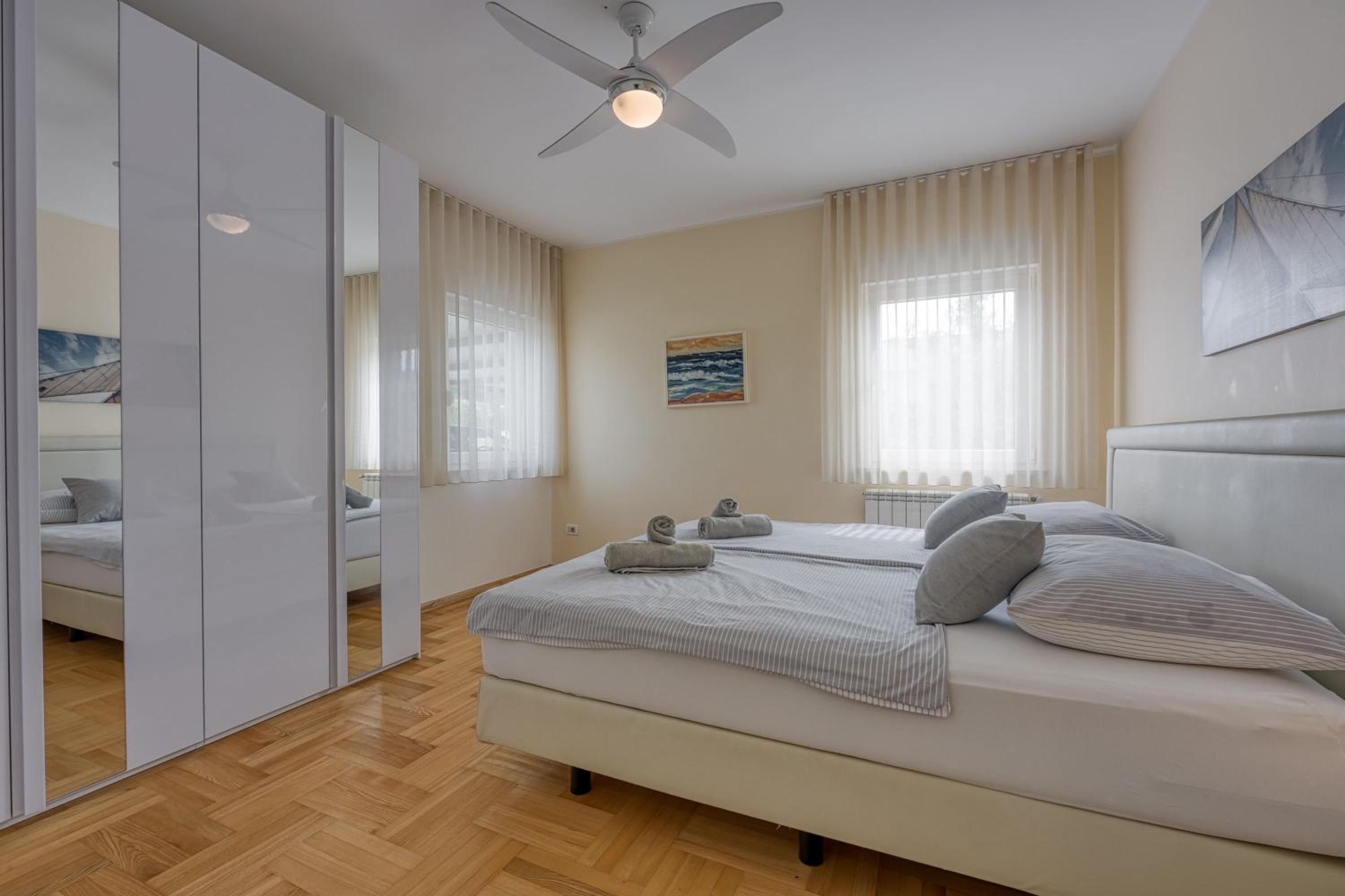Elegant Panoramic Seaview Apartments