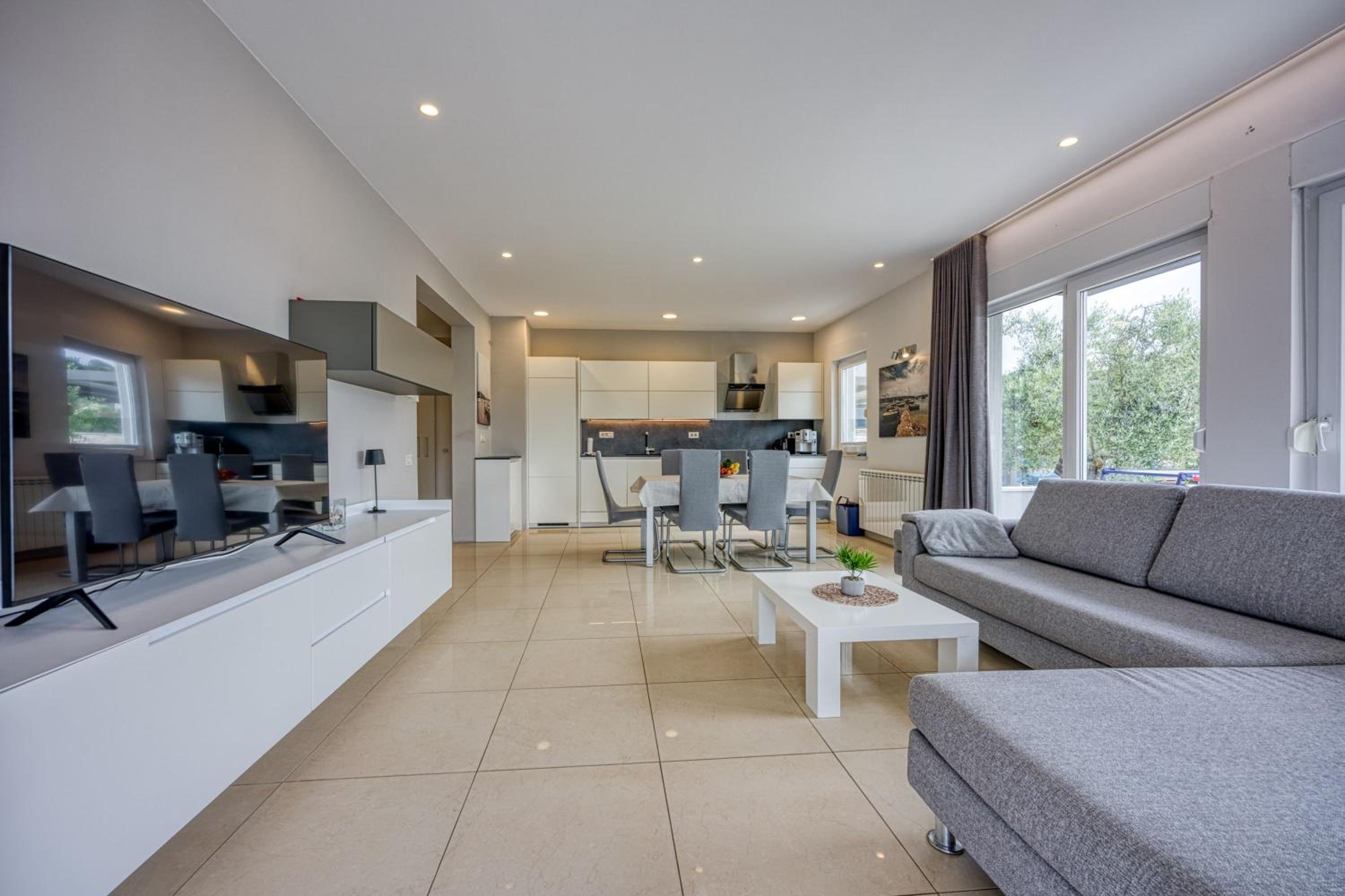 Elegant Panoramic Seaview Apartments