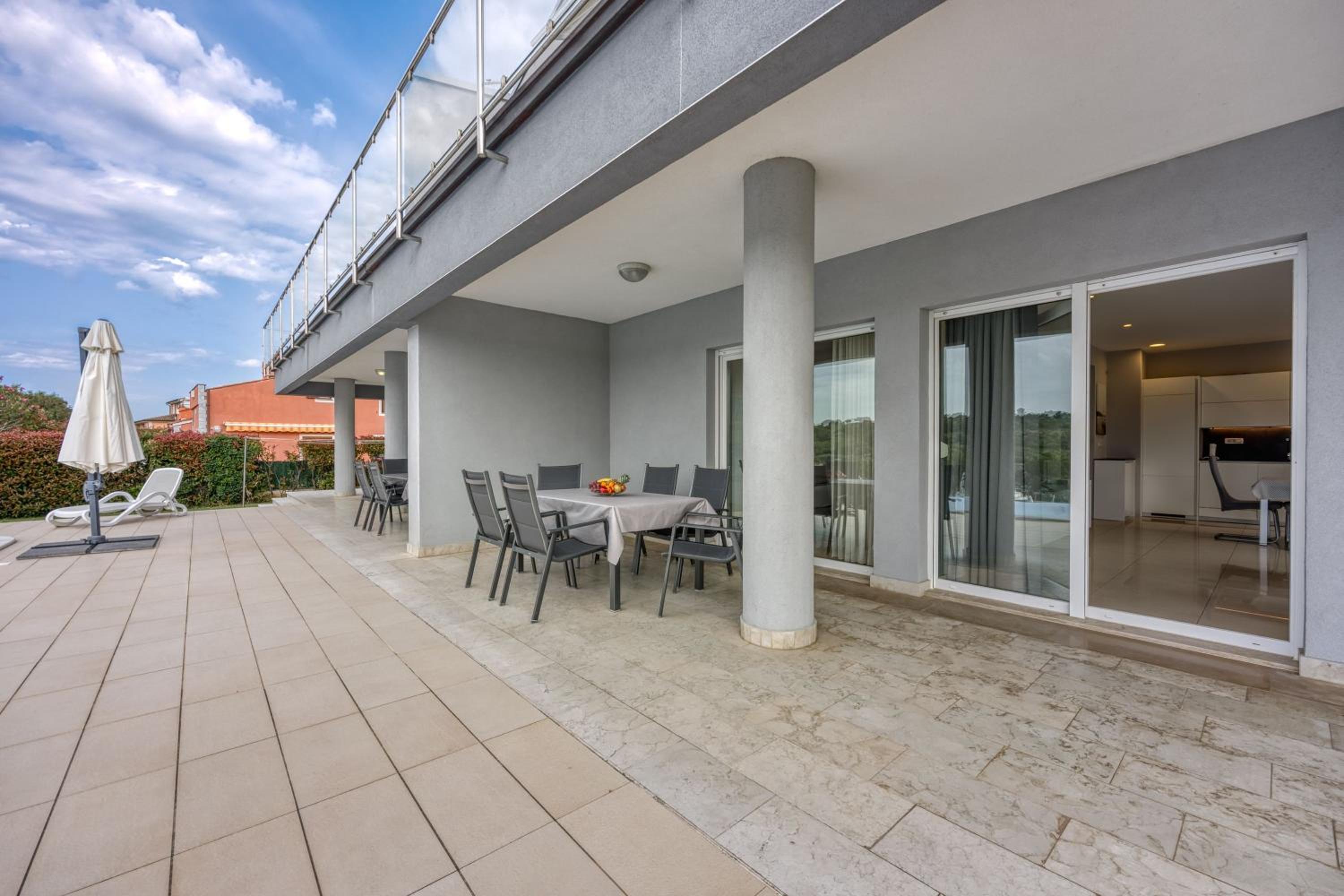 Elegant Panoramic Seaview Apartments