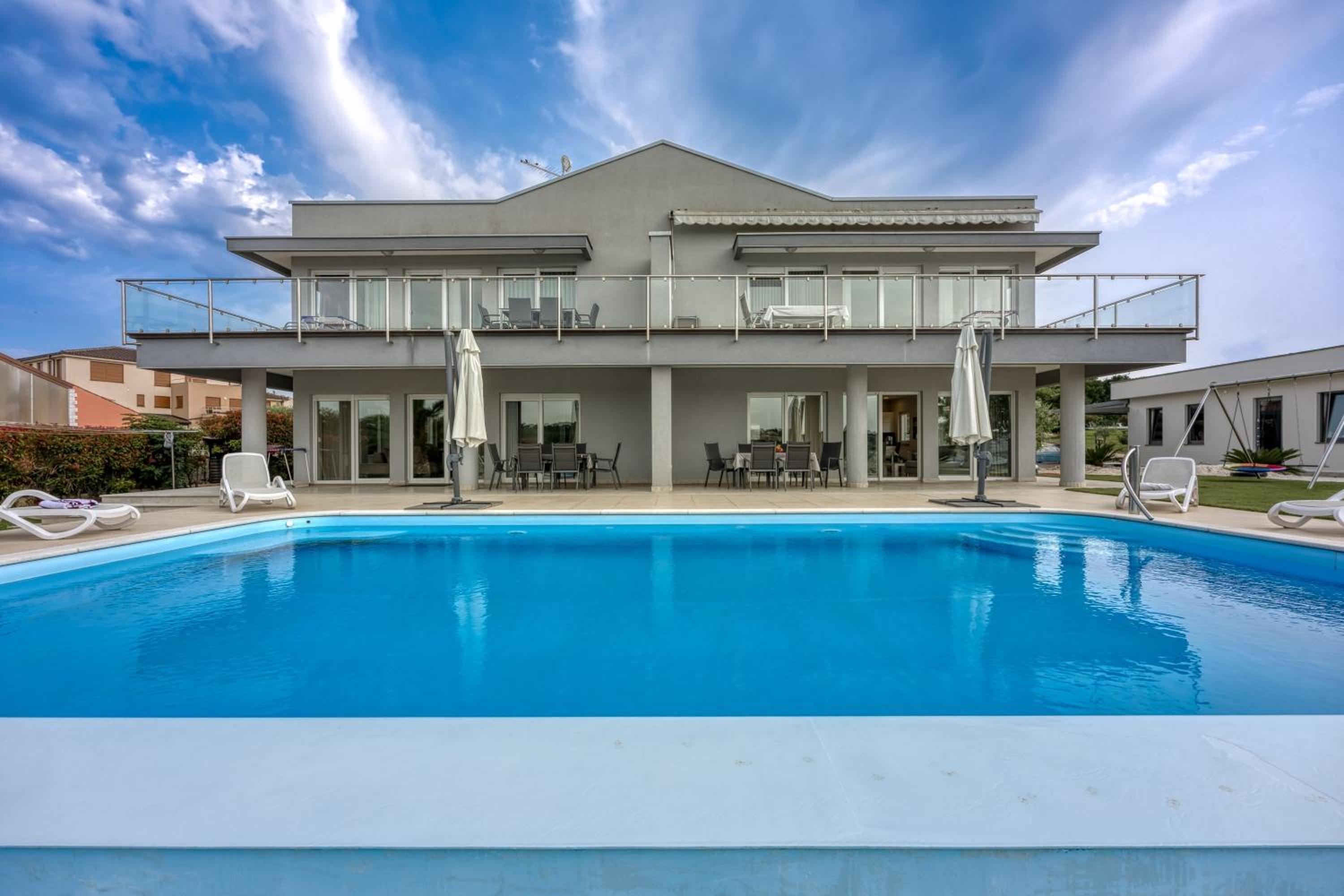 Elegant Panoramic Seaview Apartments