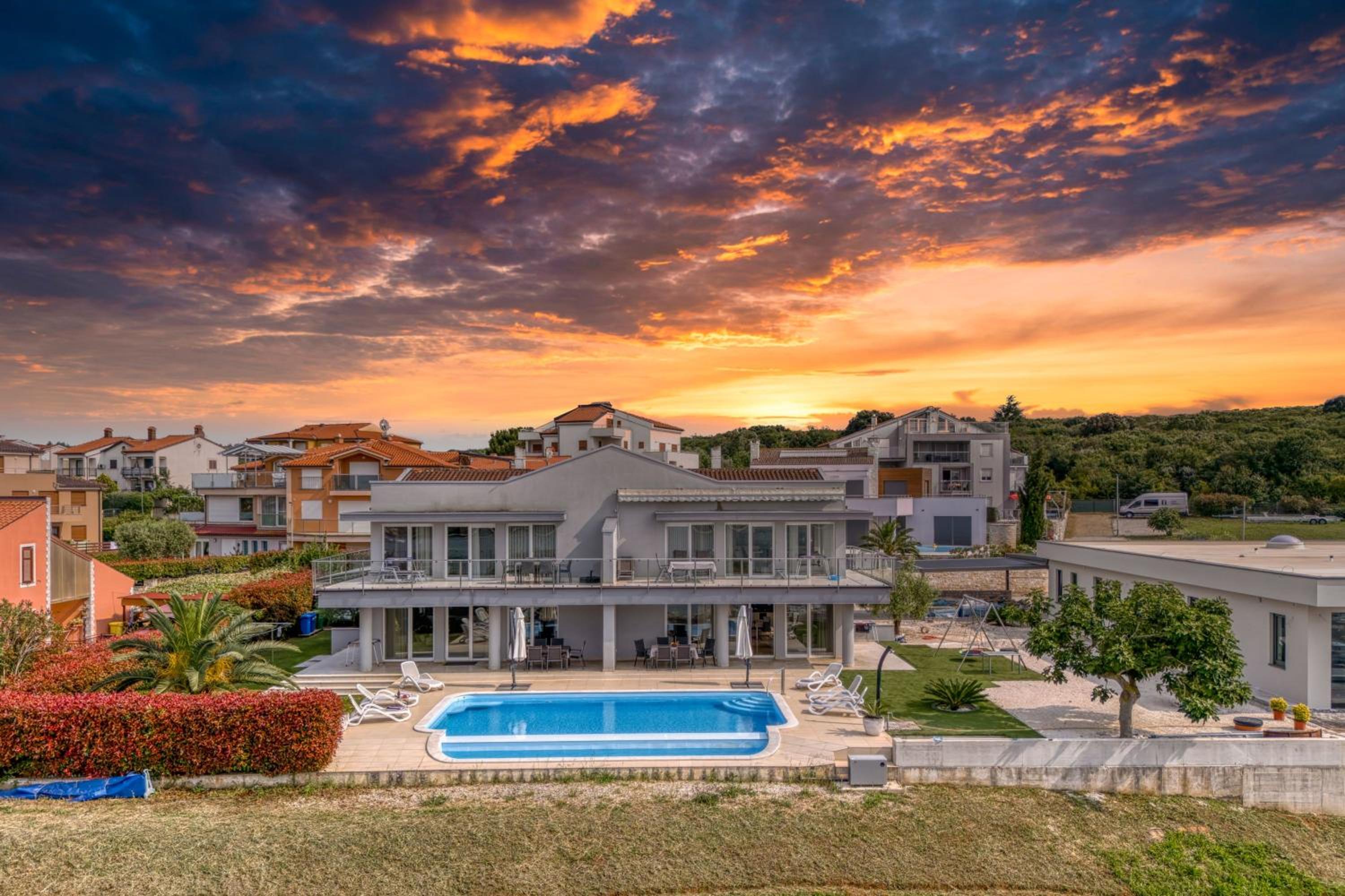 Elegant Panoramic Seaview Apartments