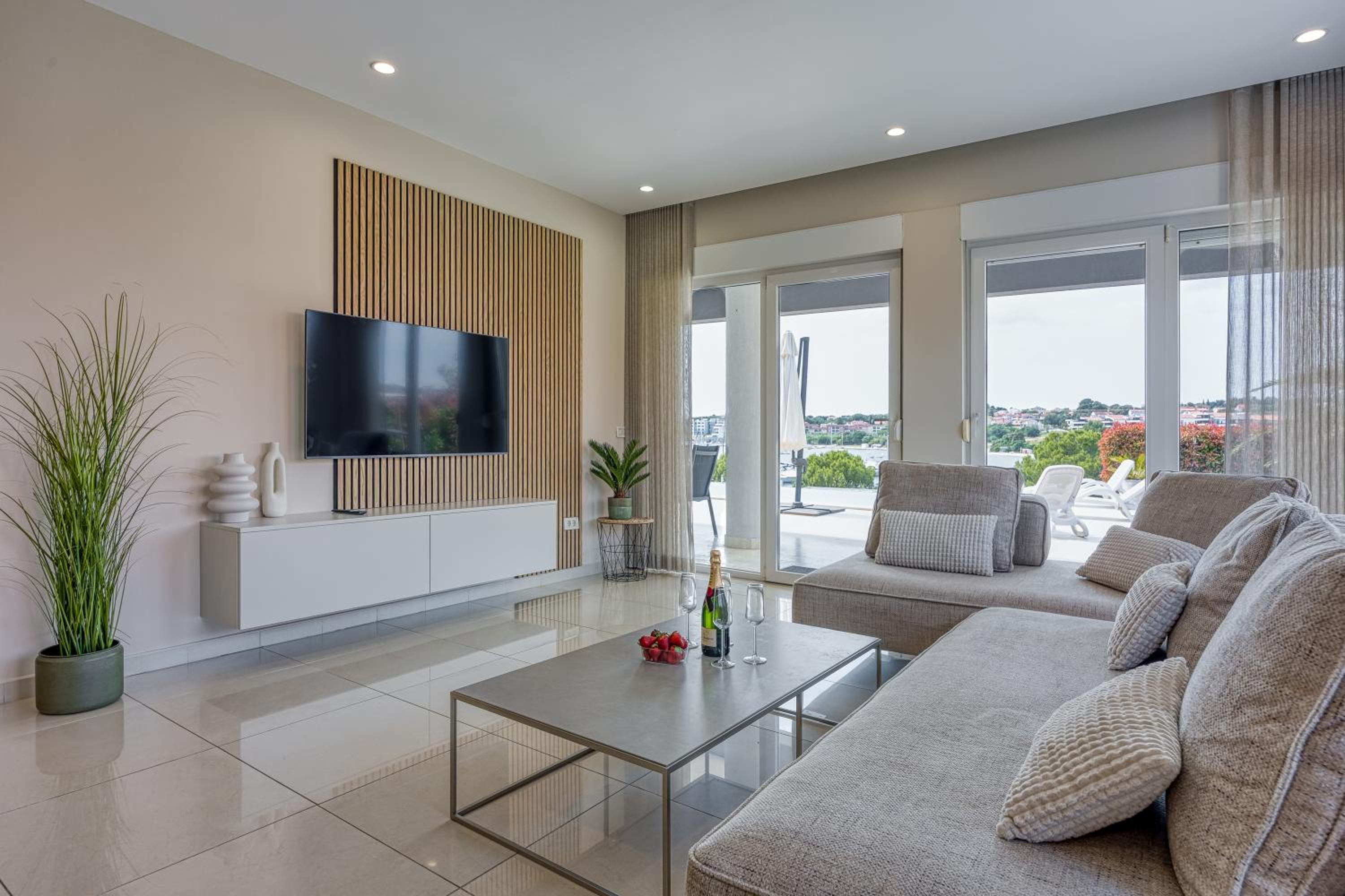 Elegant Panoramic Seaview Apartments