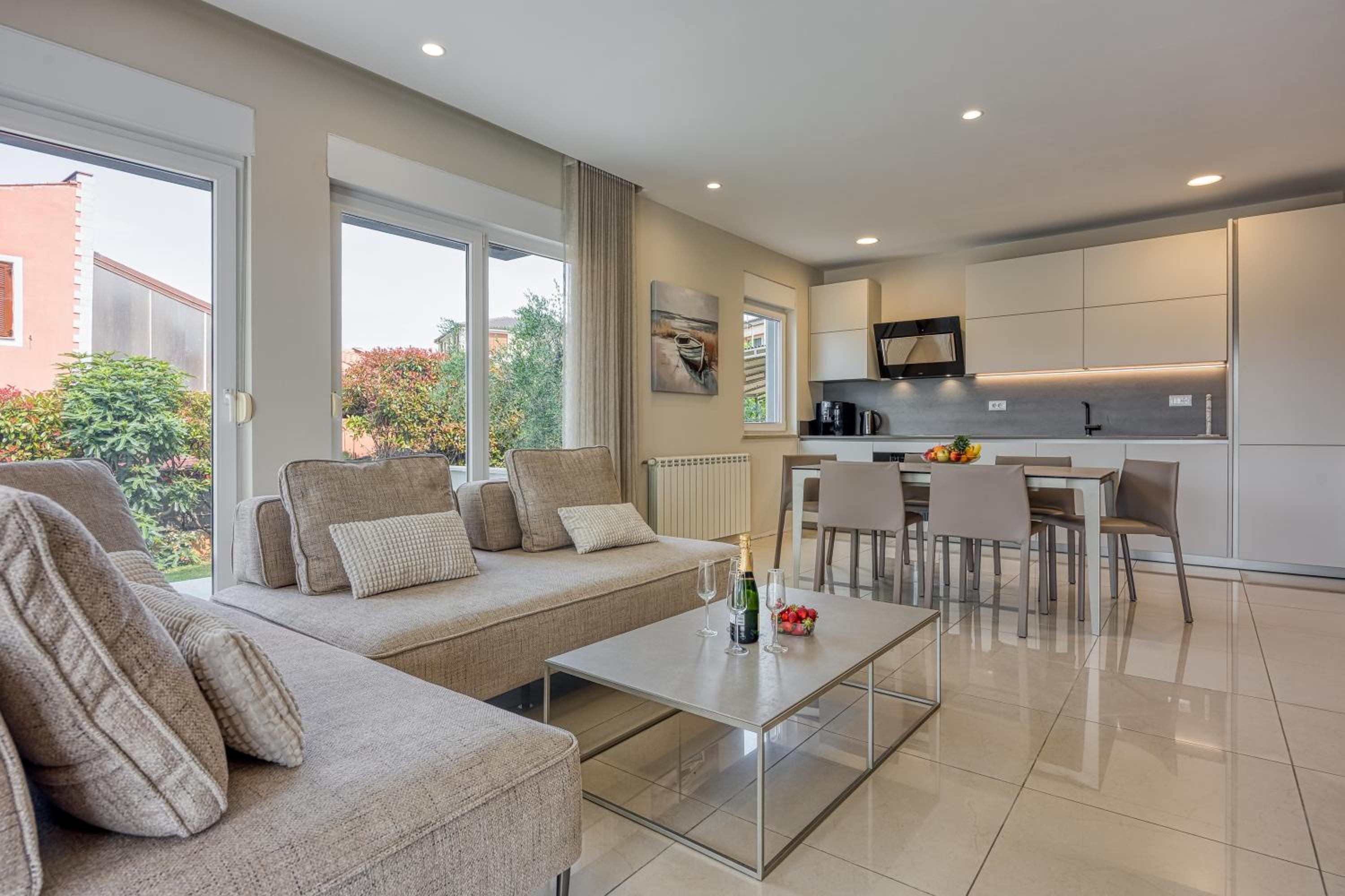 Elegant Panoramic Seaview Apartments