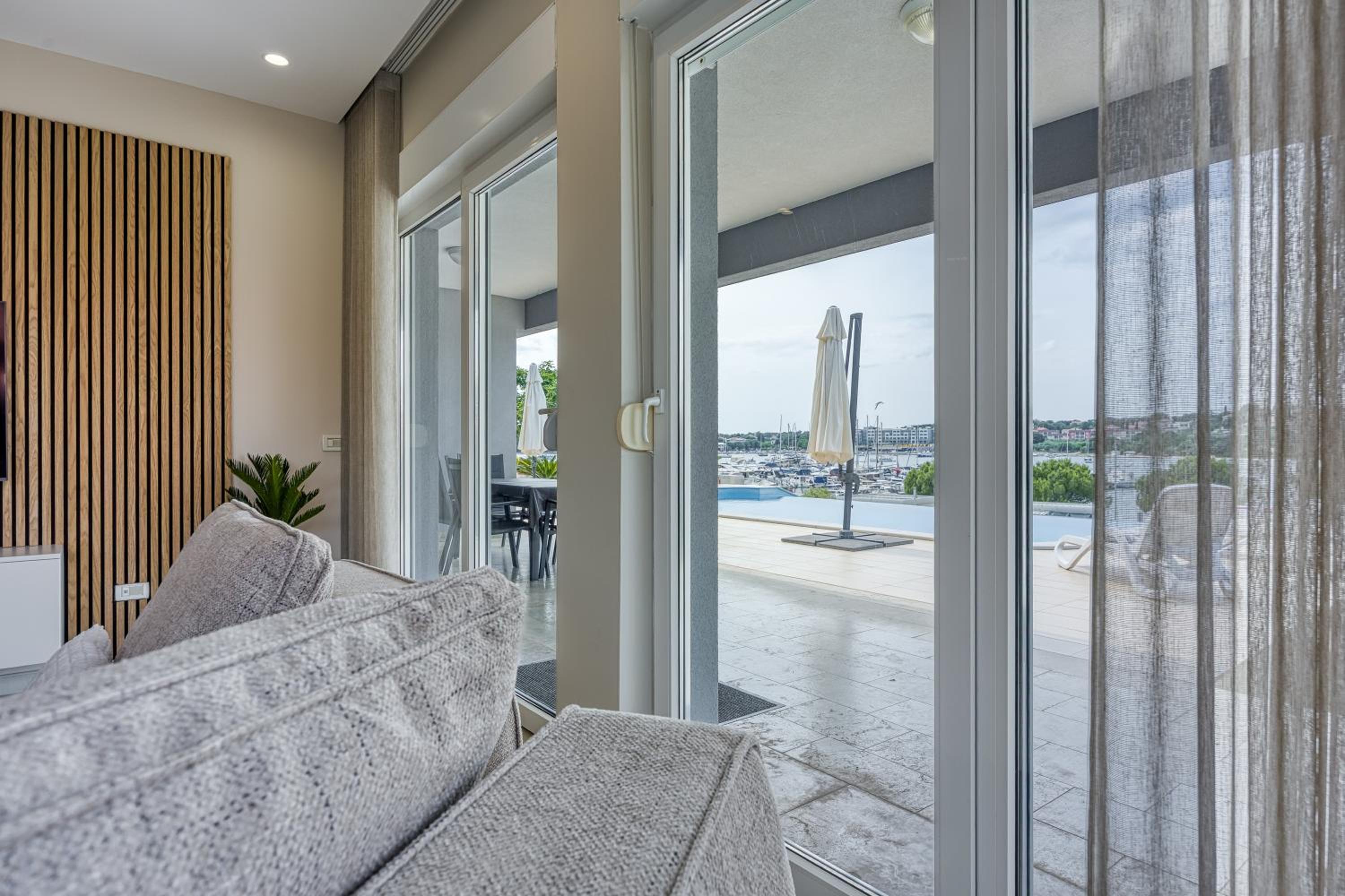 Elegant Panoramic Seaview Apartments
