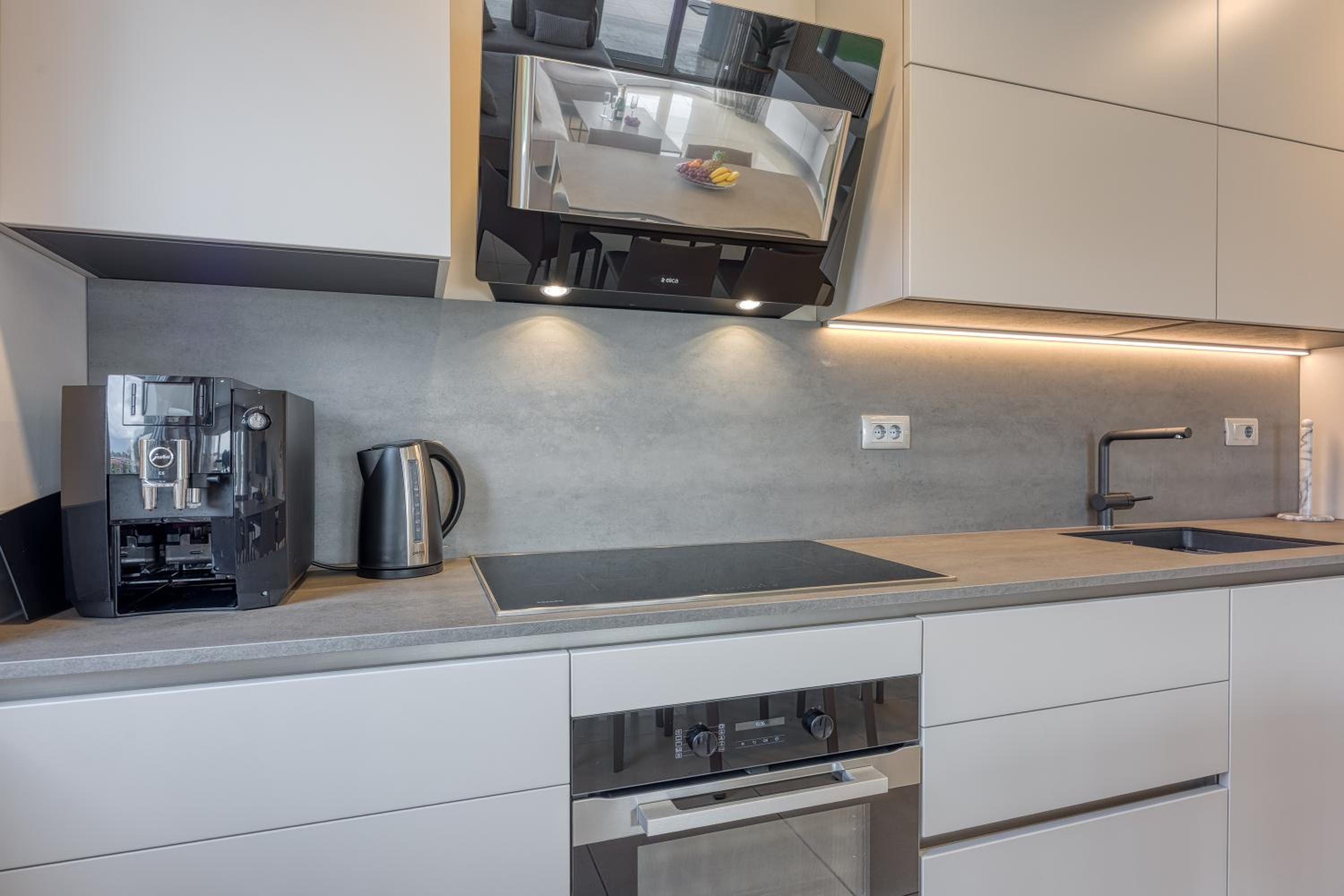 Elegant Panoramic Seaview Apartments
