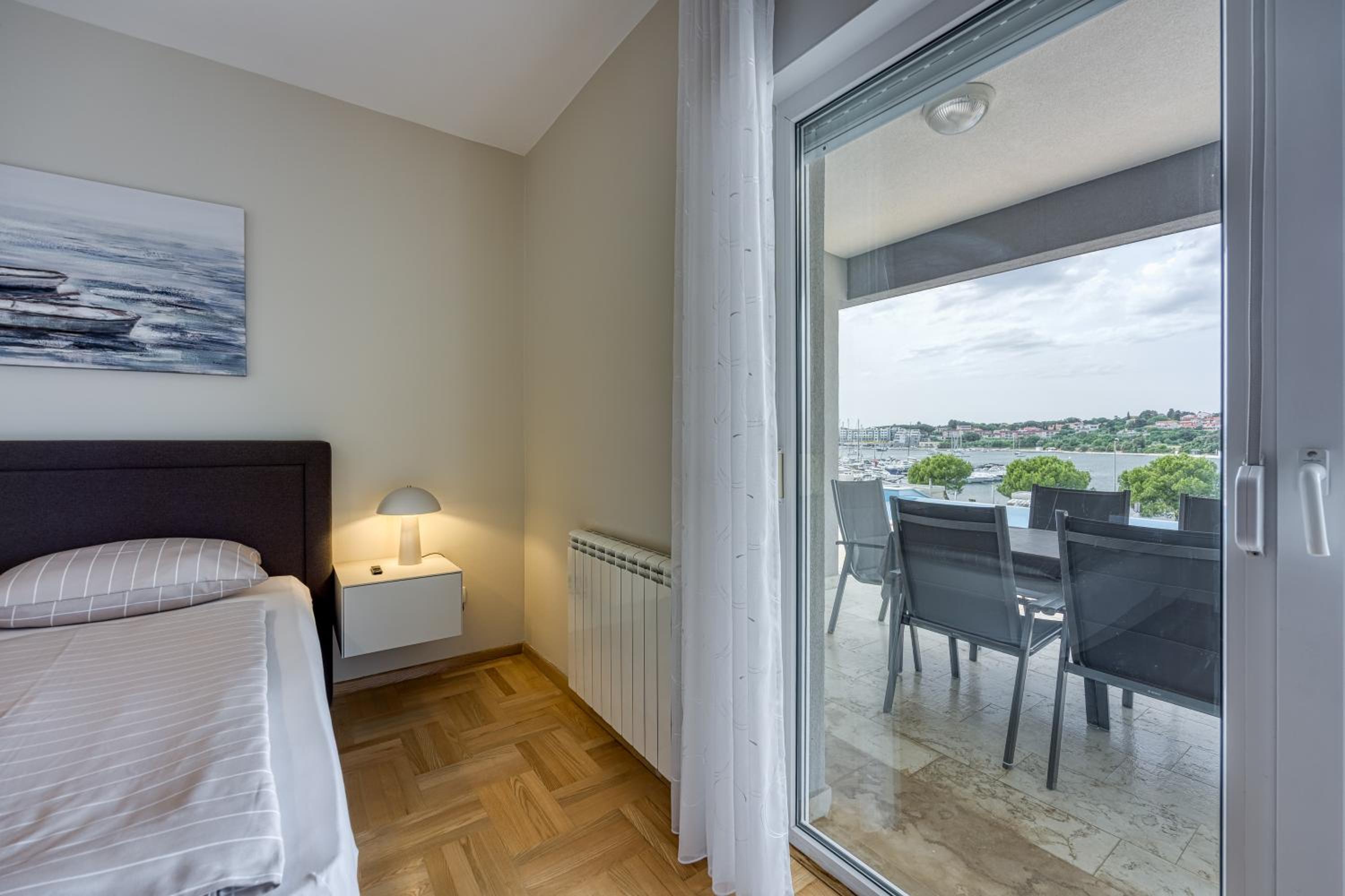 Elegant Panoramic Seaview Apartments