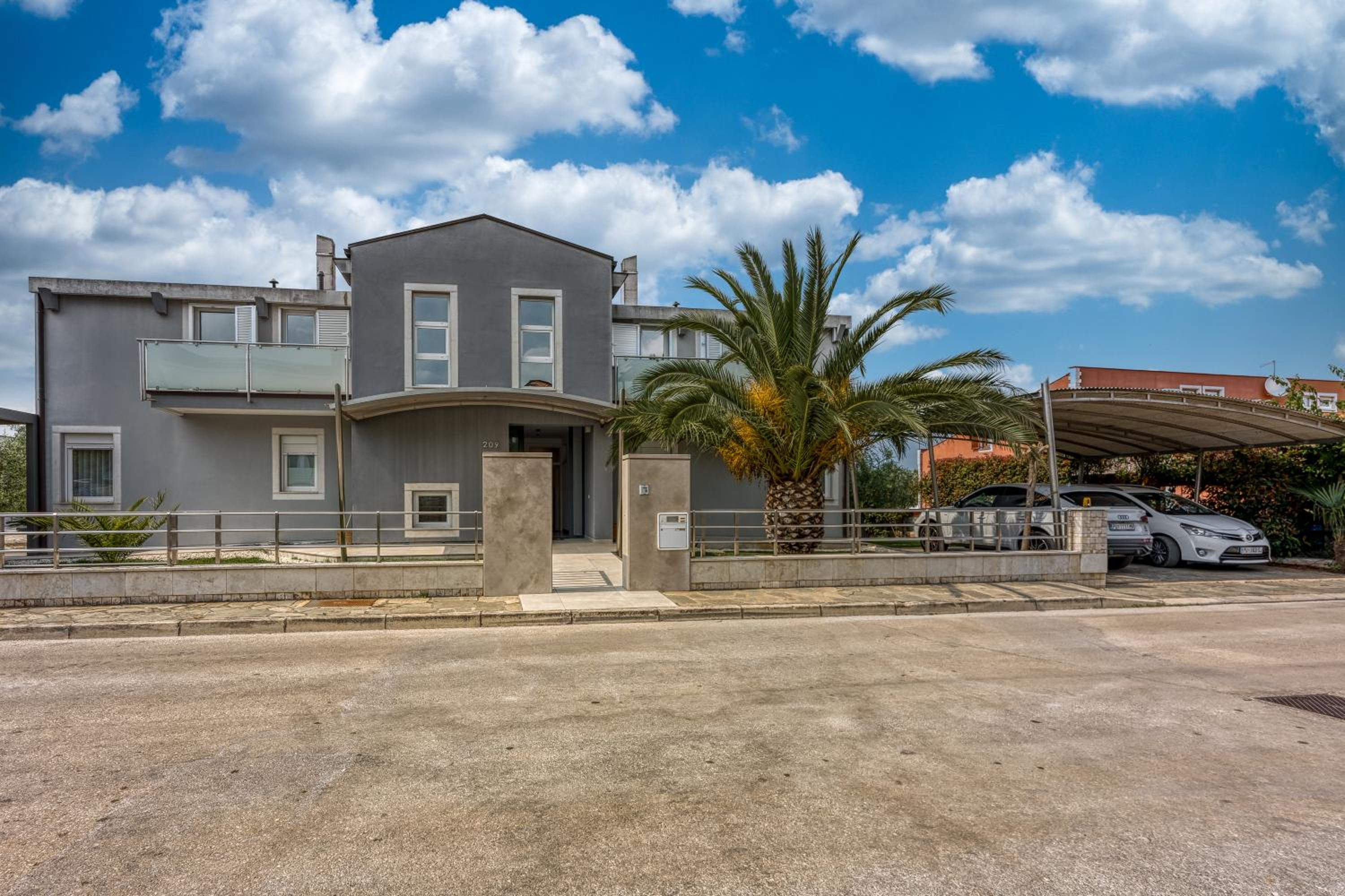 Elegant Panoramic Seaview Apartments