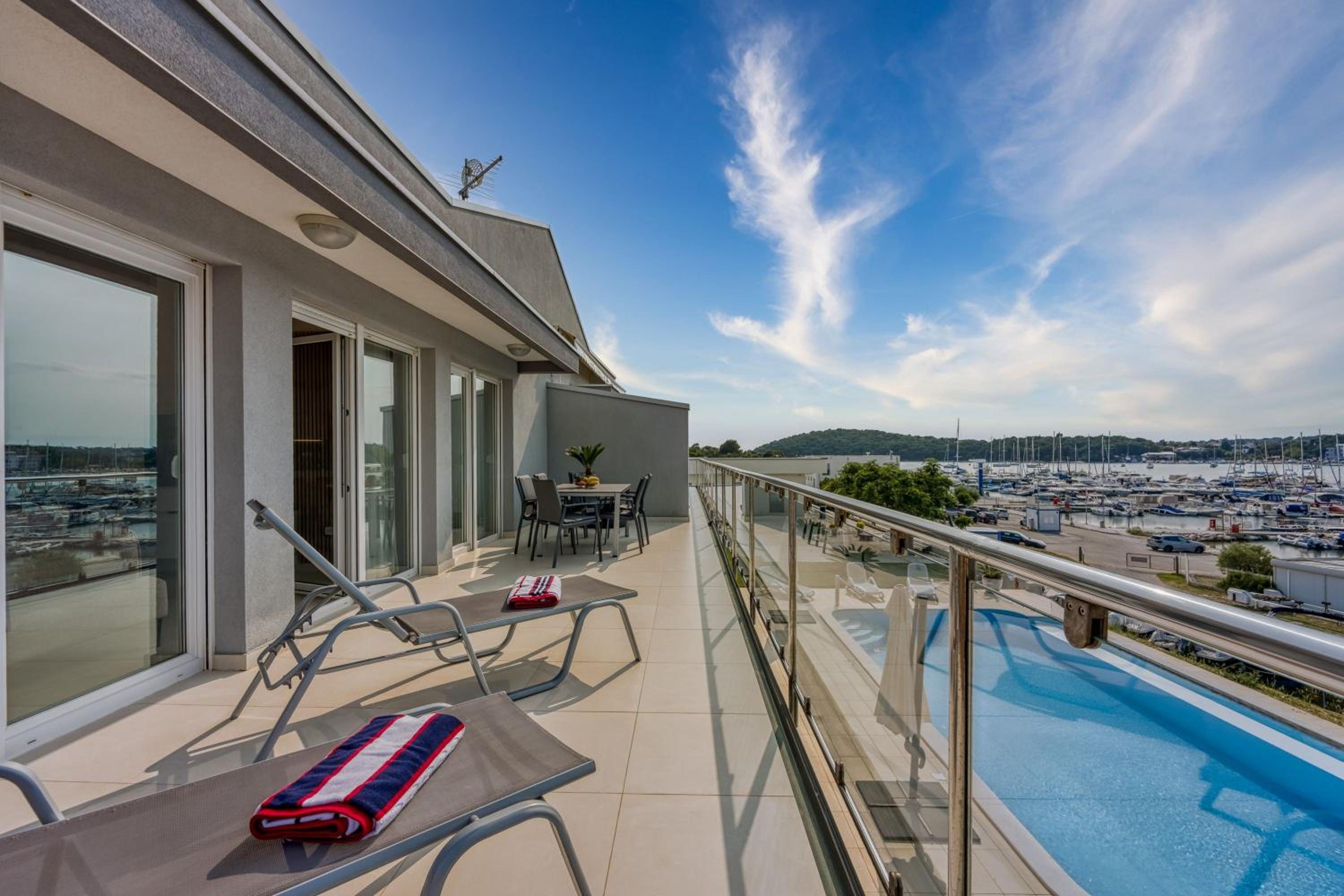 Elegant Panoramic Seaview Apartments