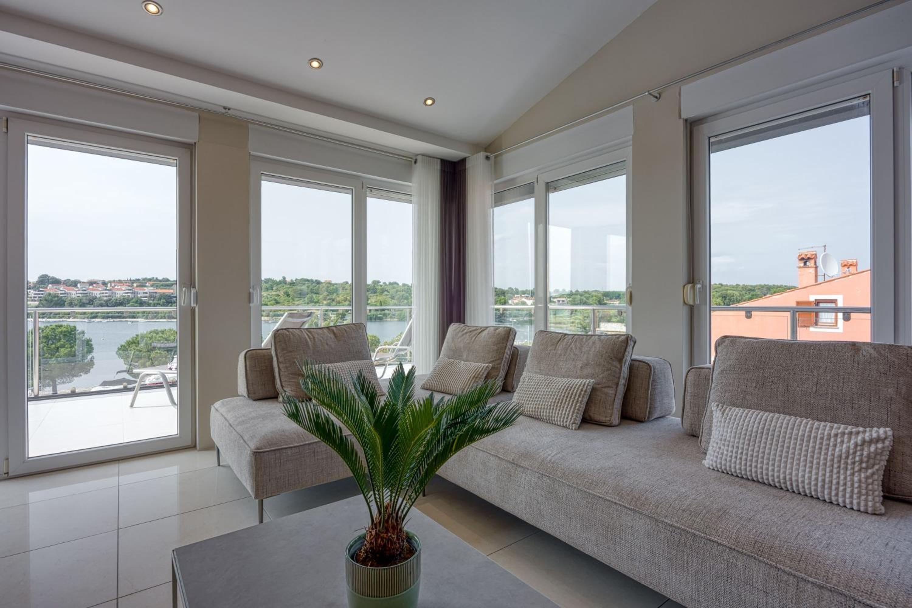 Elegant Panoramic Seaview Apartments