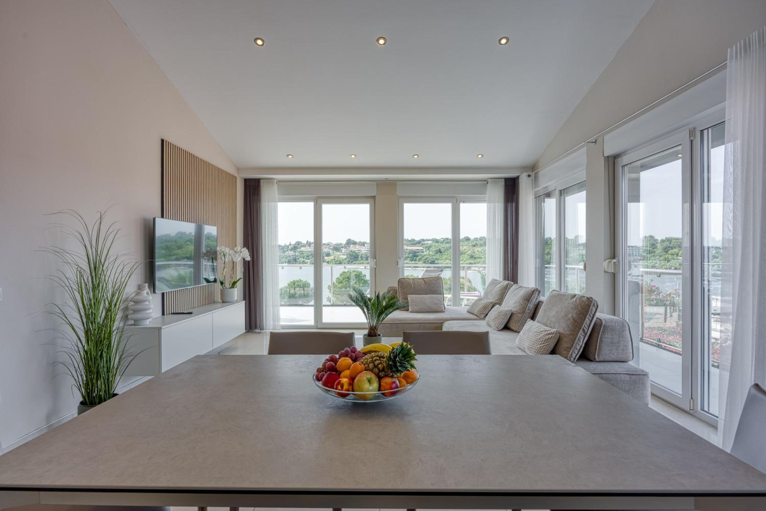 Elegant Panoramic Seaview Apartments