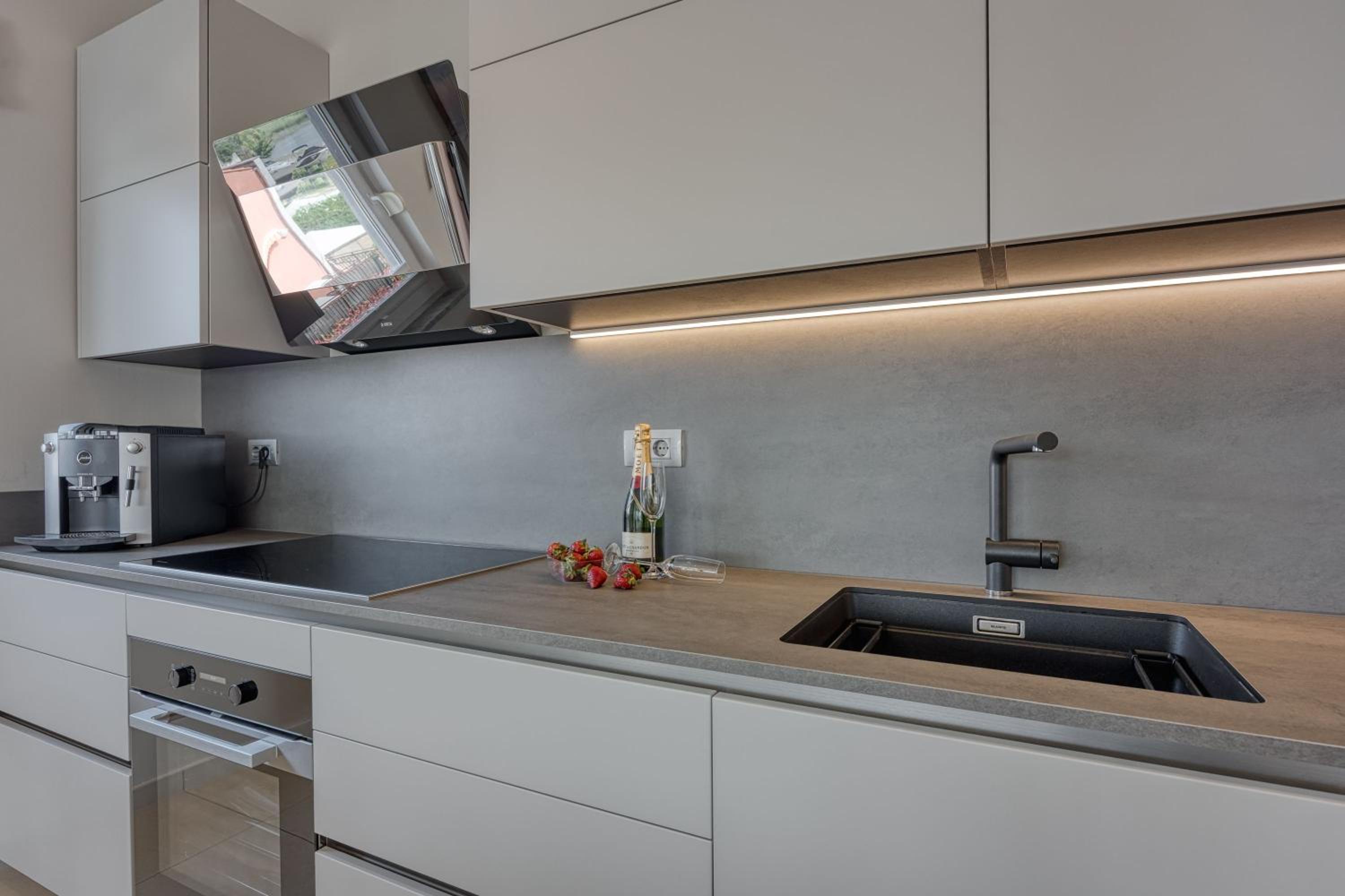 Elegant Panoramic Seaview Apartments