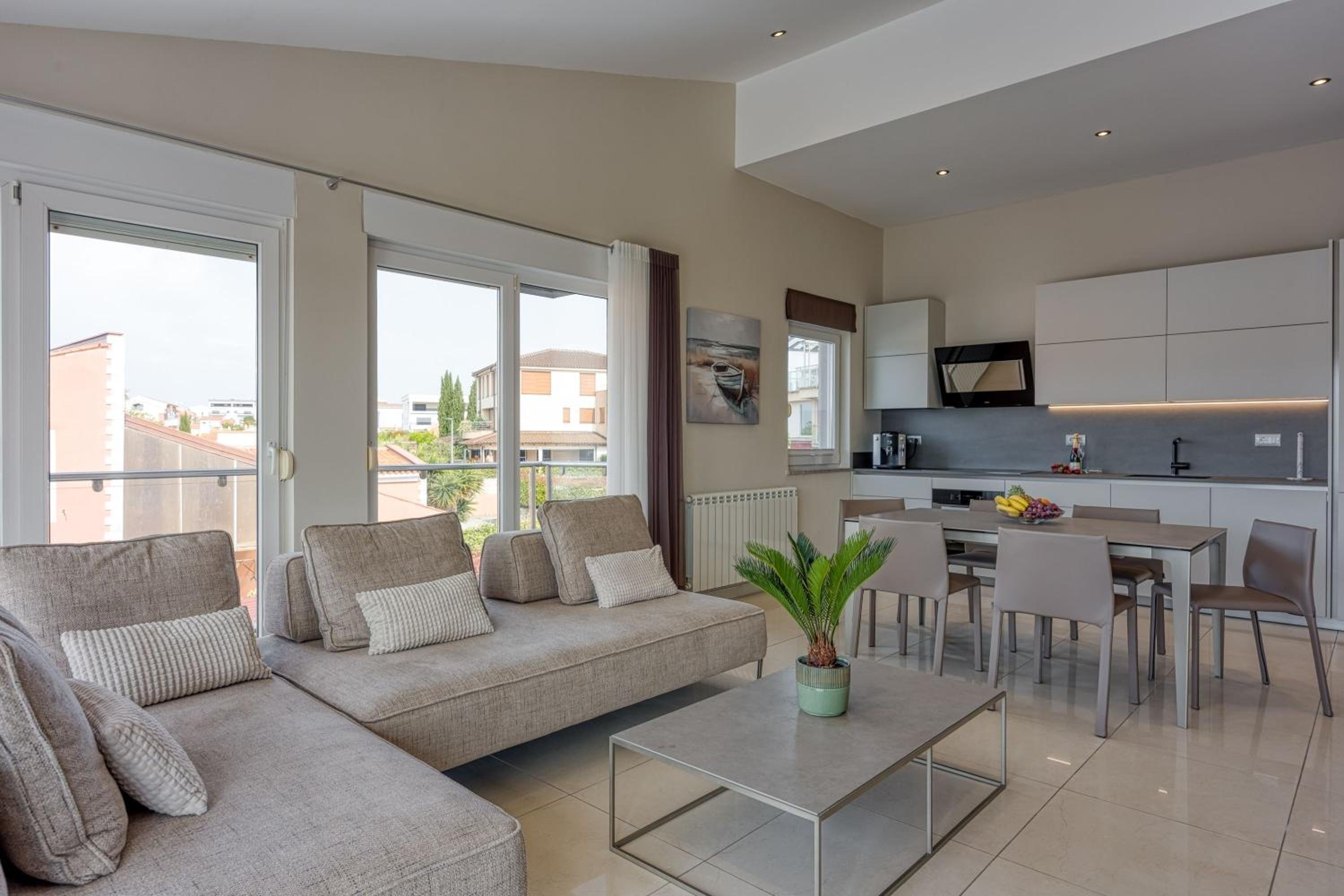 Elegant Panoramic Seaview Apartments