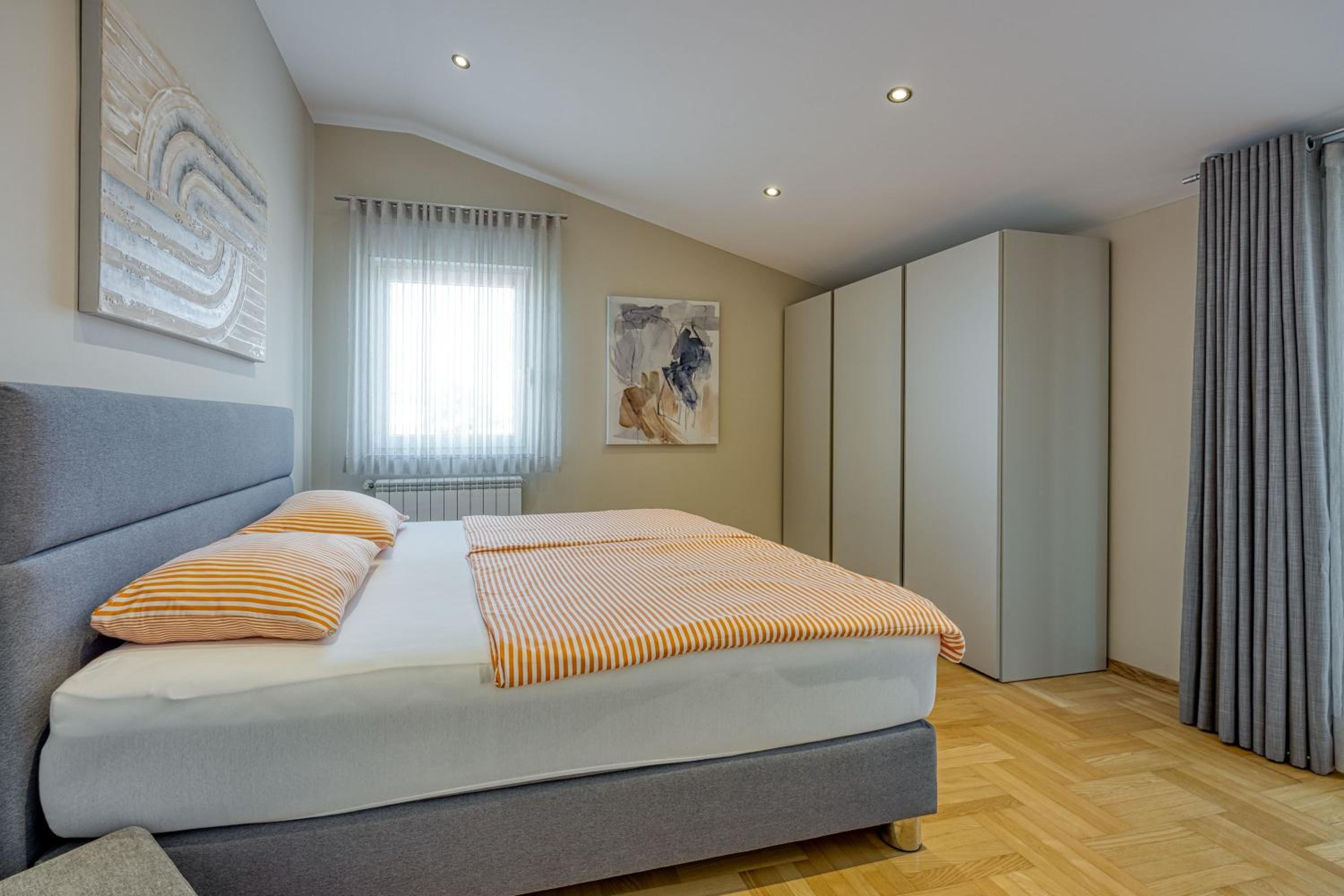 Elegant Panoramic Seaview Apartments