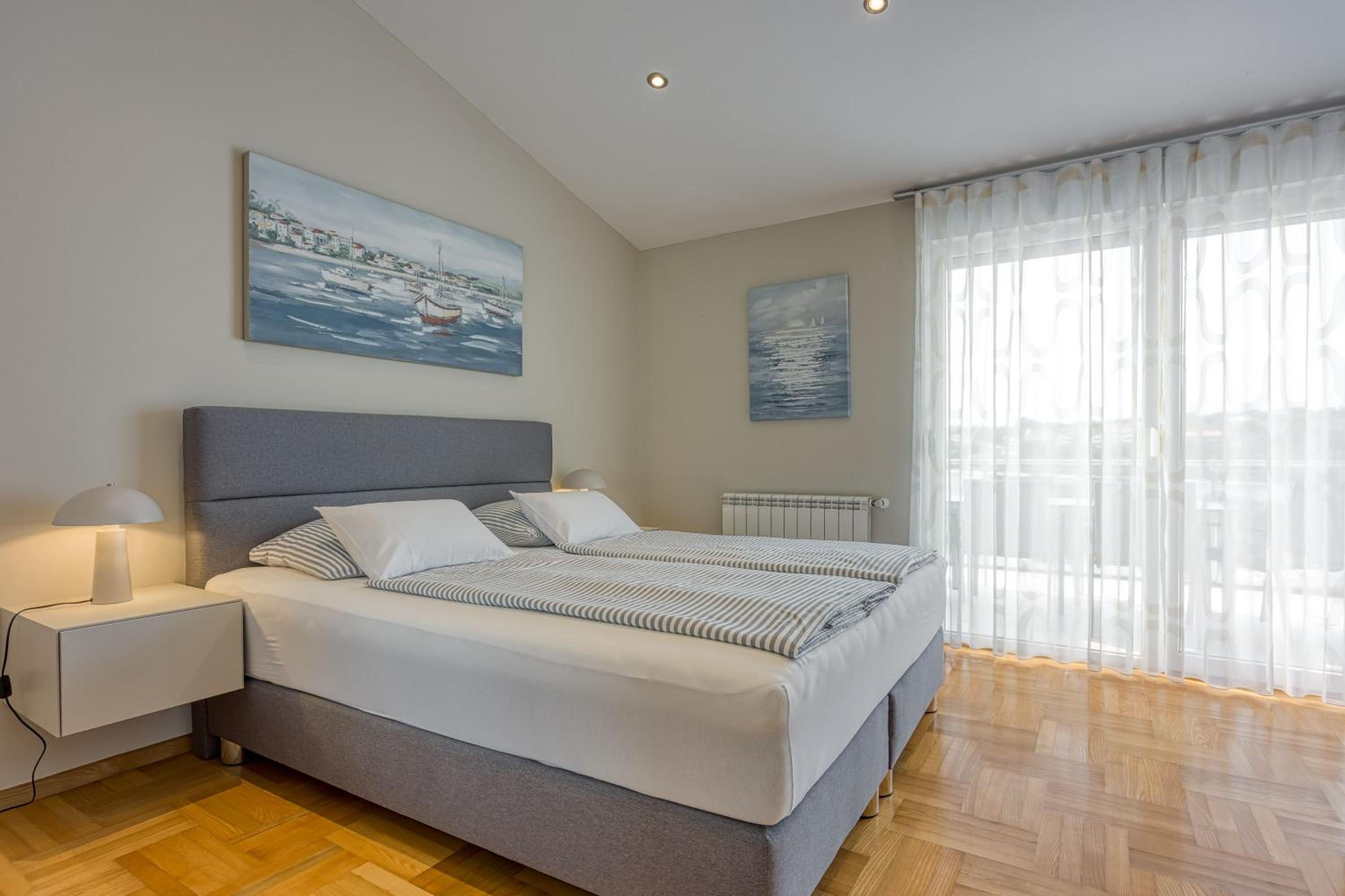 Elegant Panoramic Seaview Apartments