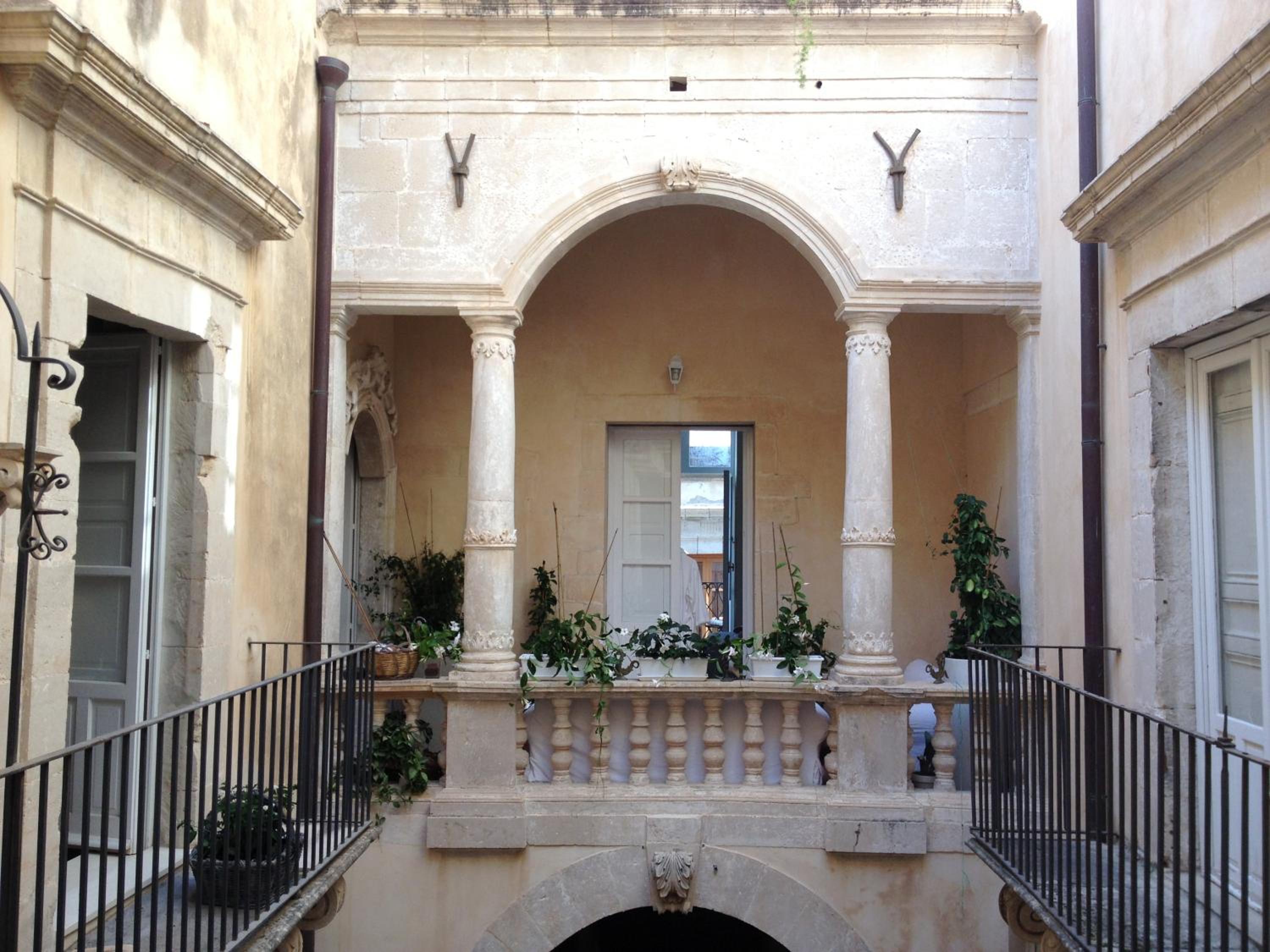 Ortigia Family House