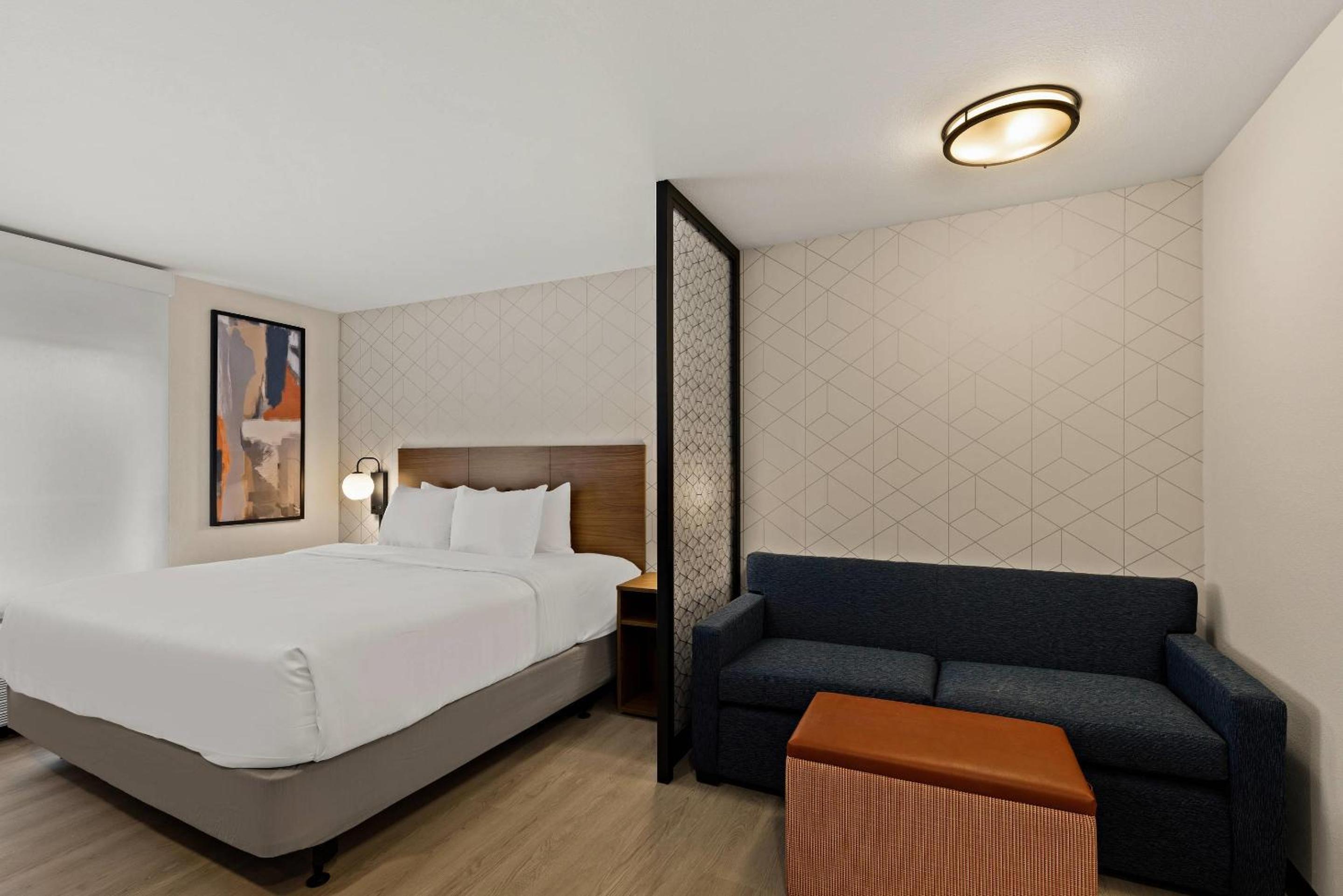Everhome Suites Clarksville Ft Campbell Area by Choice Hotels
