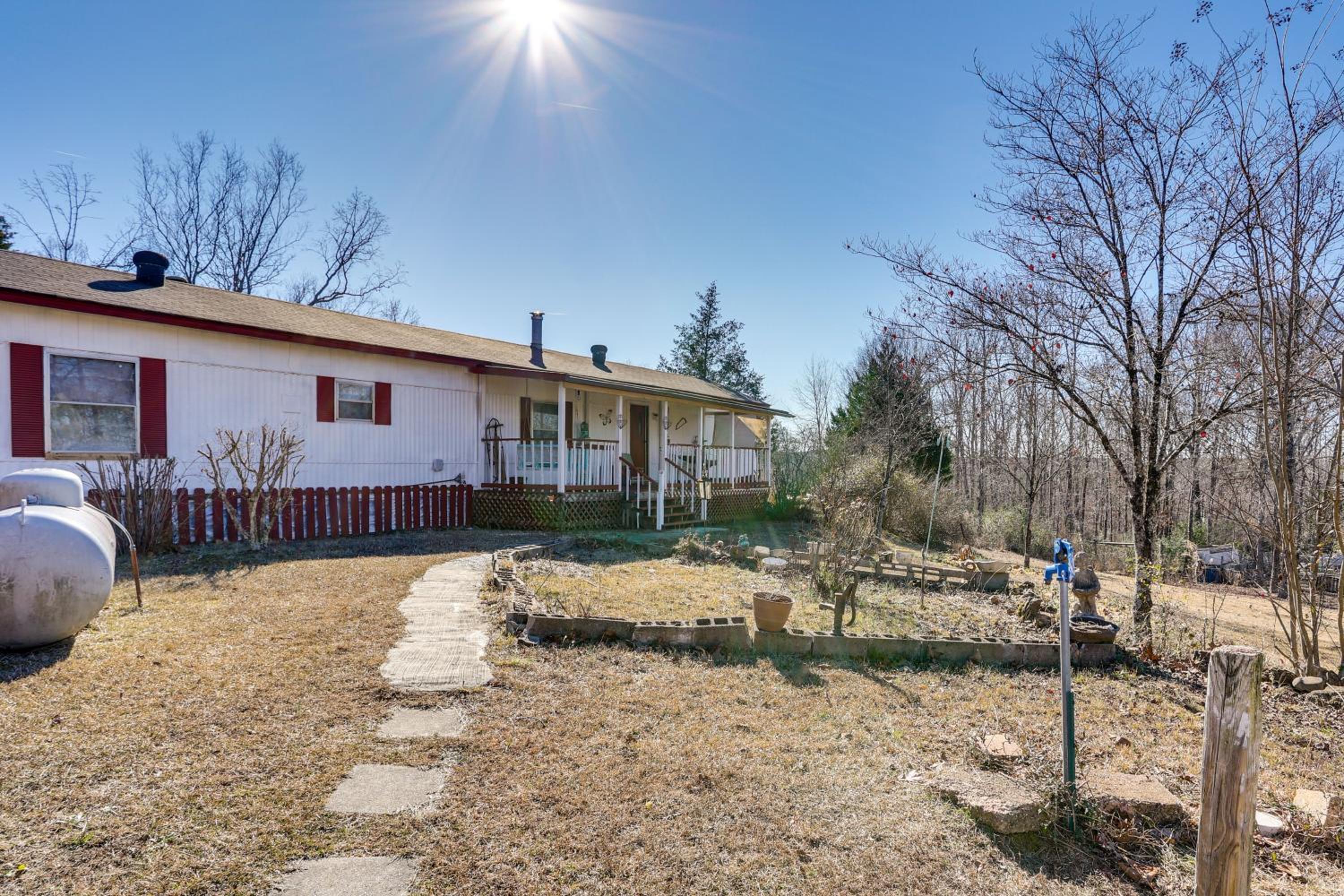Antique Farmhouse in Bethel Springs on Half-Acre