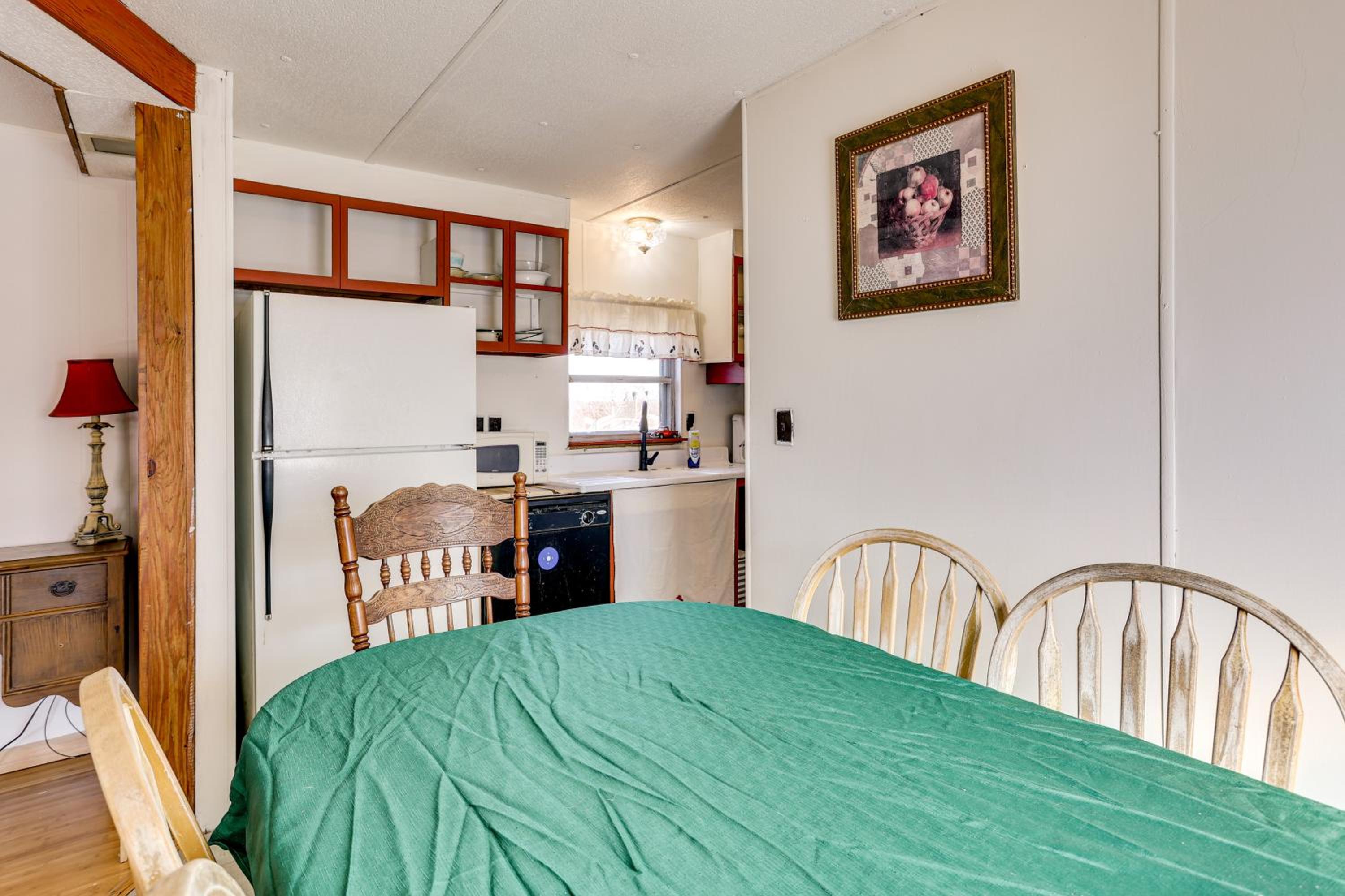 Antique Farmhouse in Bethel Springs on Half-Acre