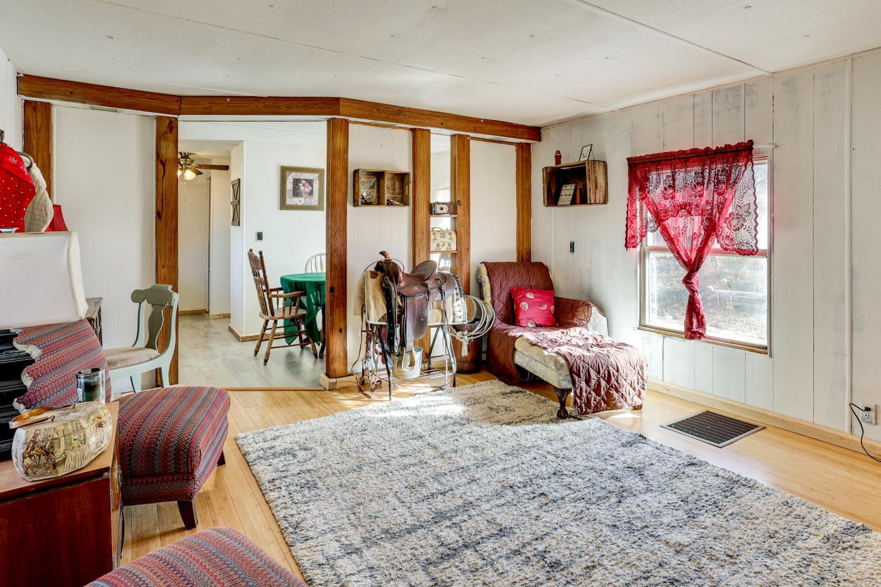 Antique Farmhouse in Bethel Springs on Half-Acre
