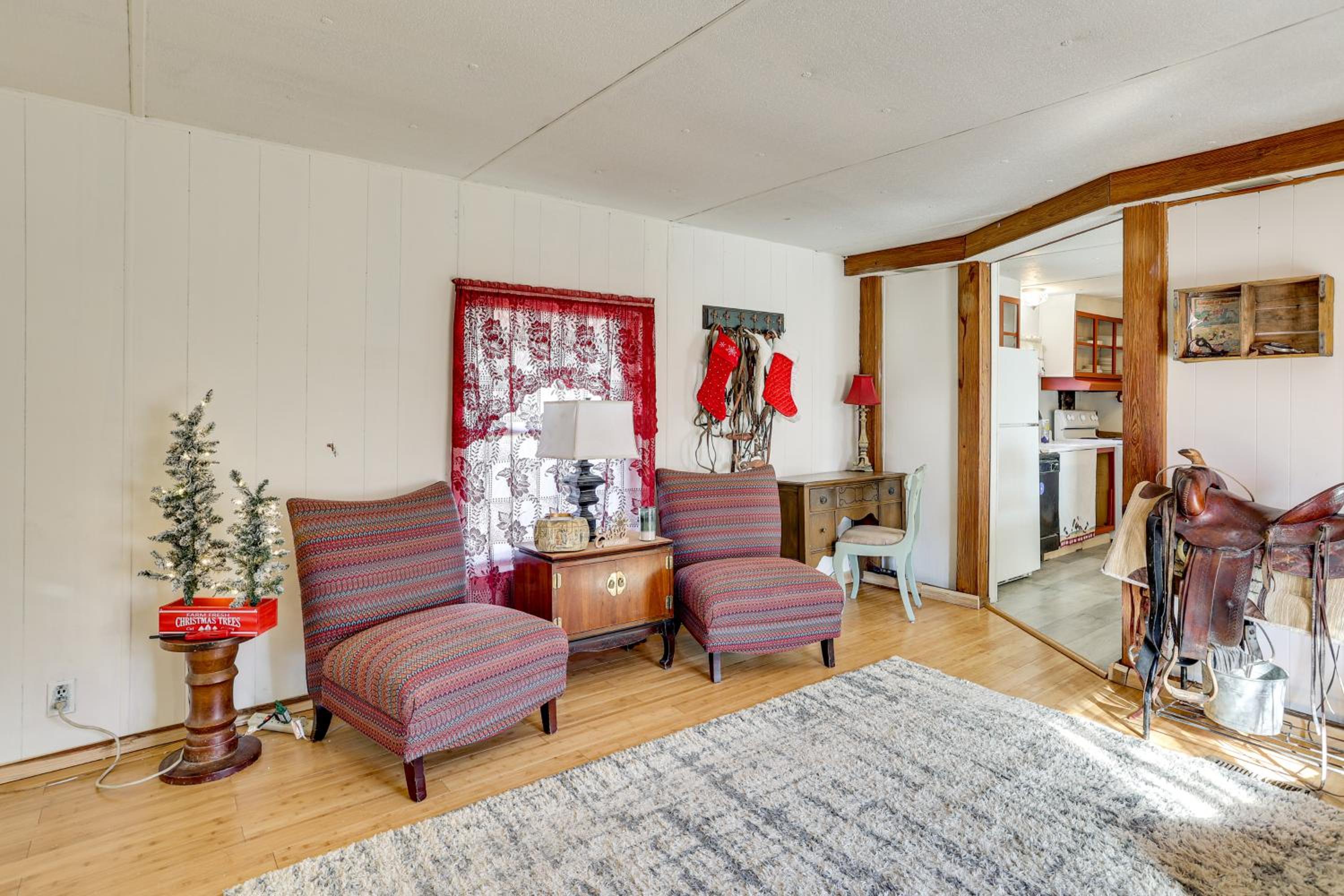 Antique Farmhouse in Bethel Springs on Half-Acre