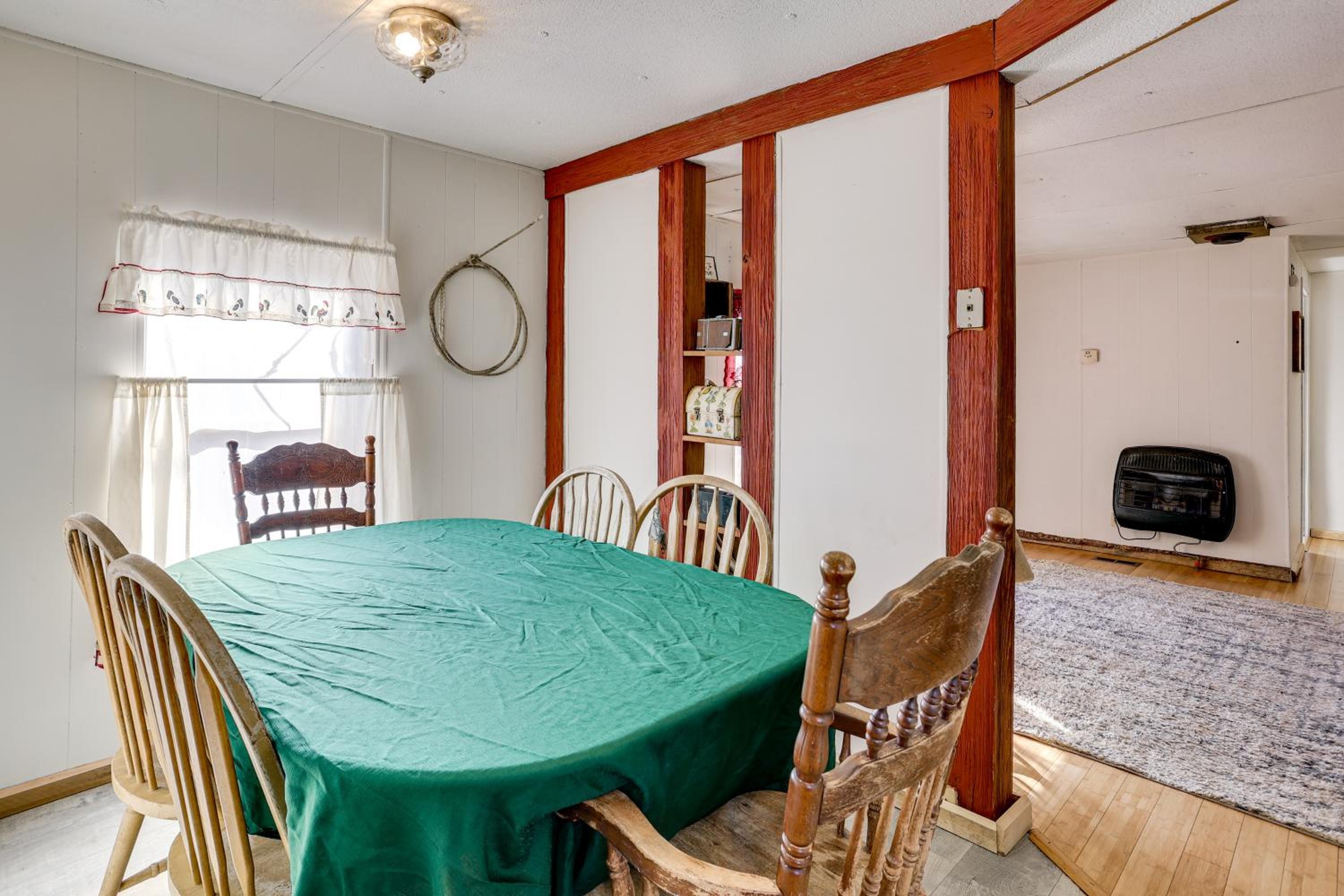 Antique Farmhouse in Bethel Springs on Half-Acre