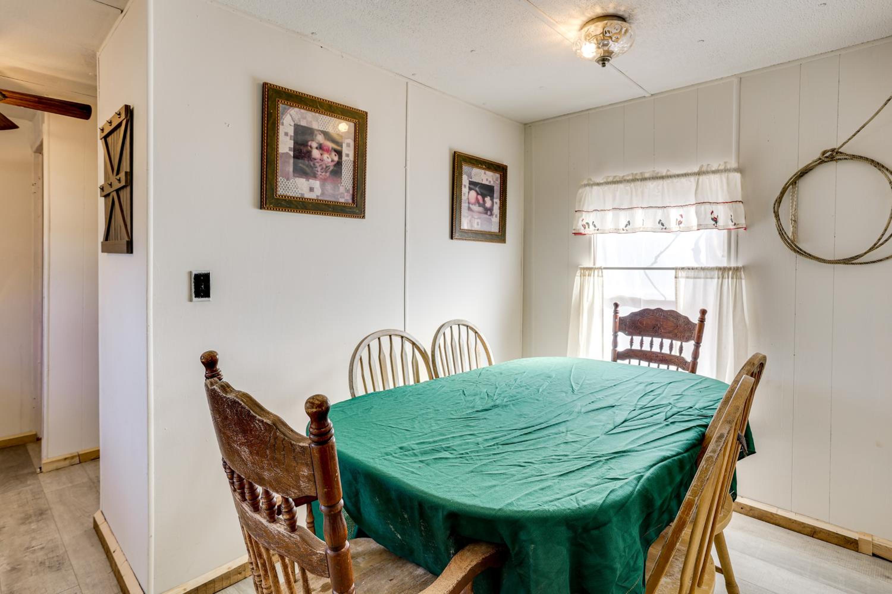 Antique Farmhouse in Bethel Springs on Half-Acre