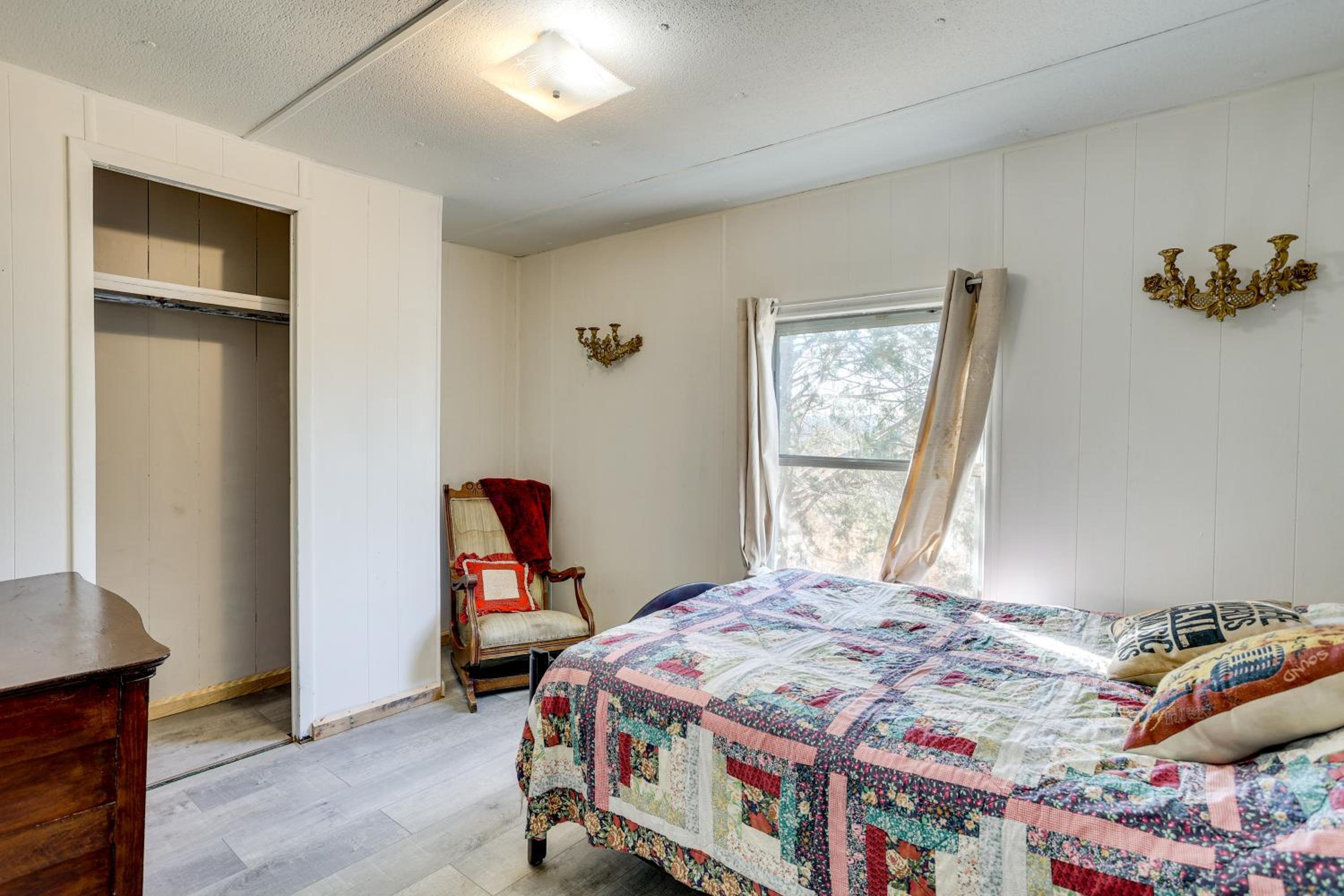 Antique Farmhouse in Bethel Springs on Half-Acre