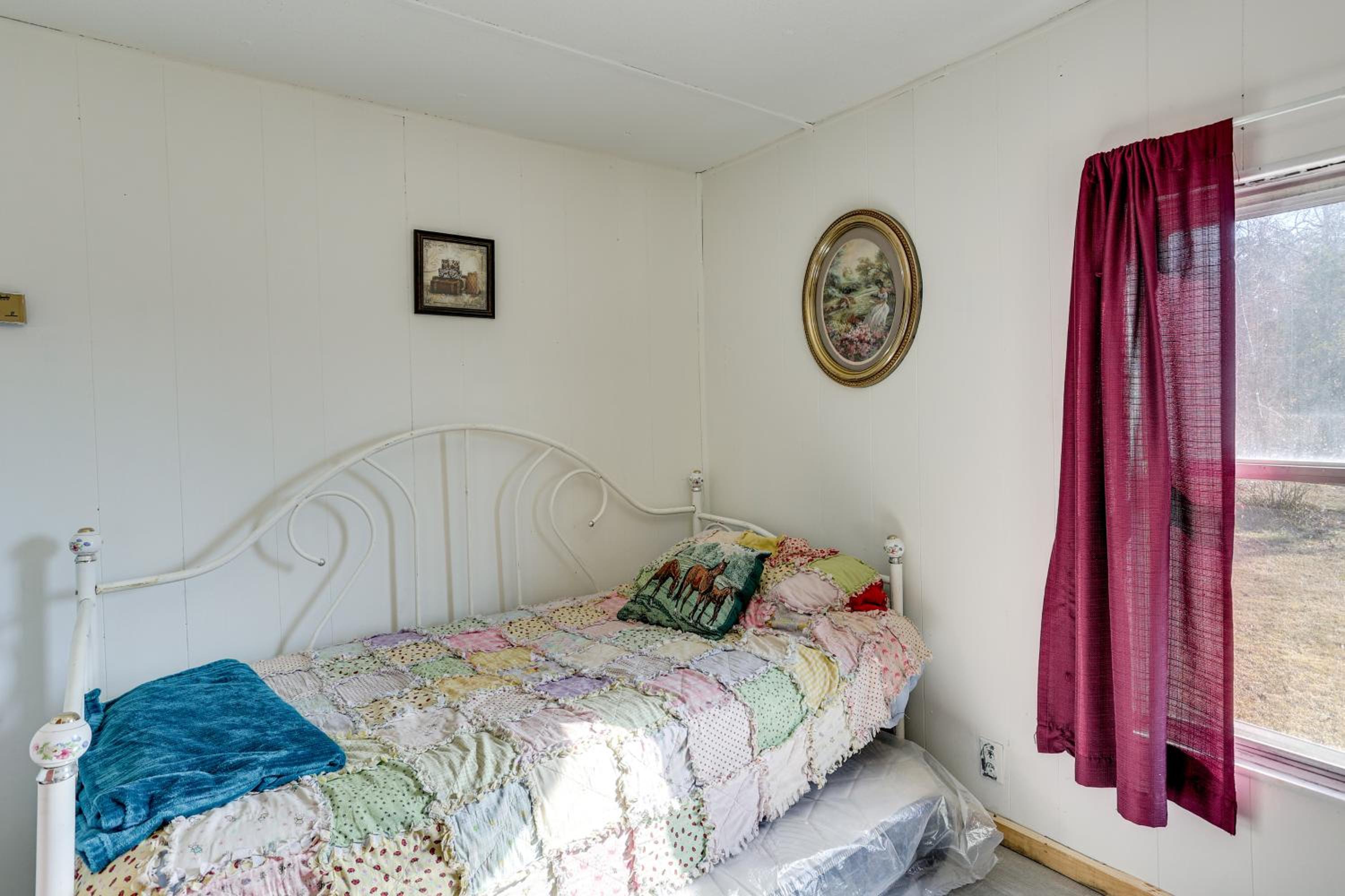 Antique Farmhouse in Bethel Springs on Half-Acre