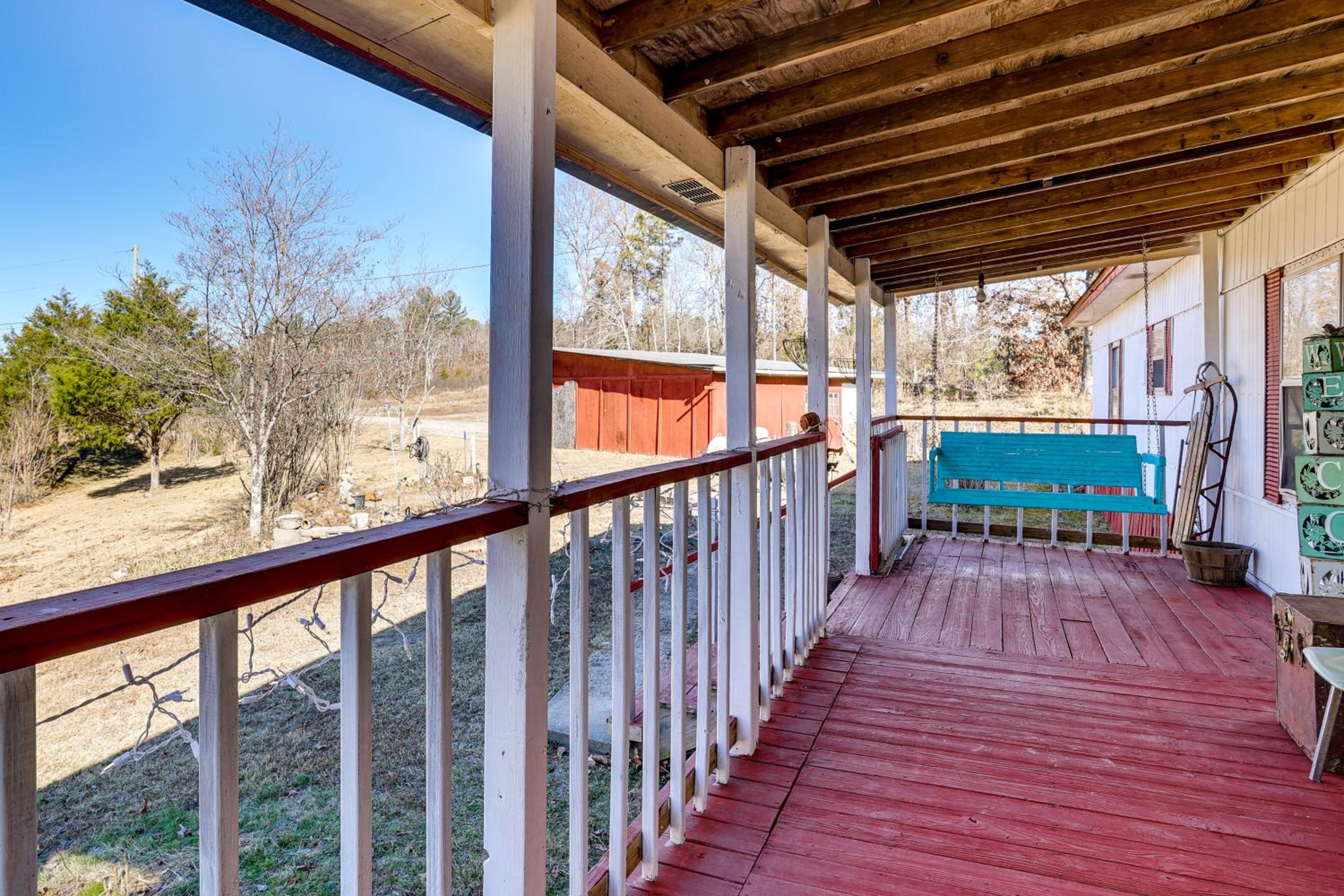 Antique Farmhouse in Bethel Springs on Half-Acre