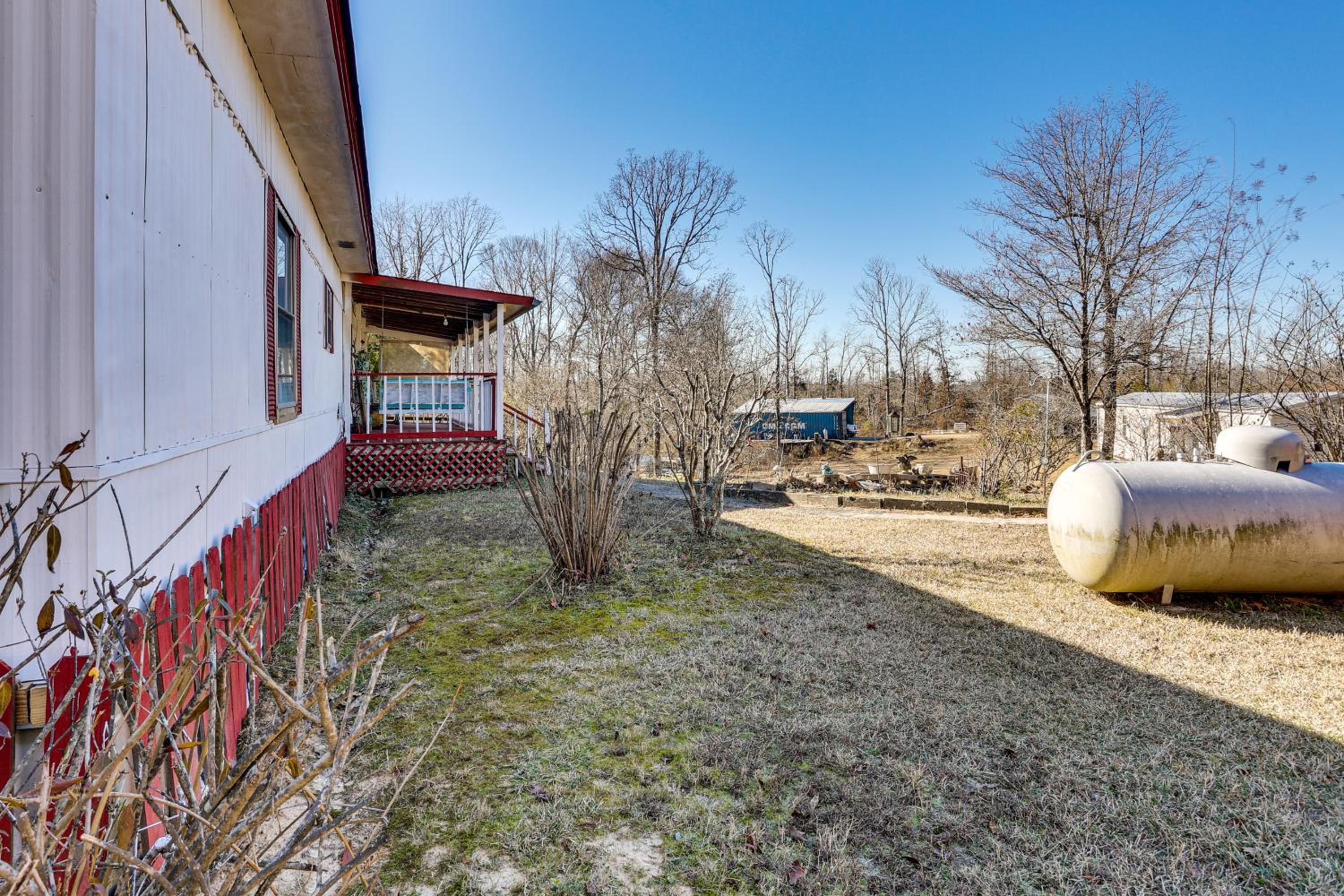 Antique Farmhouse in Bethel Springs on Half-Acre