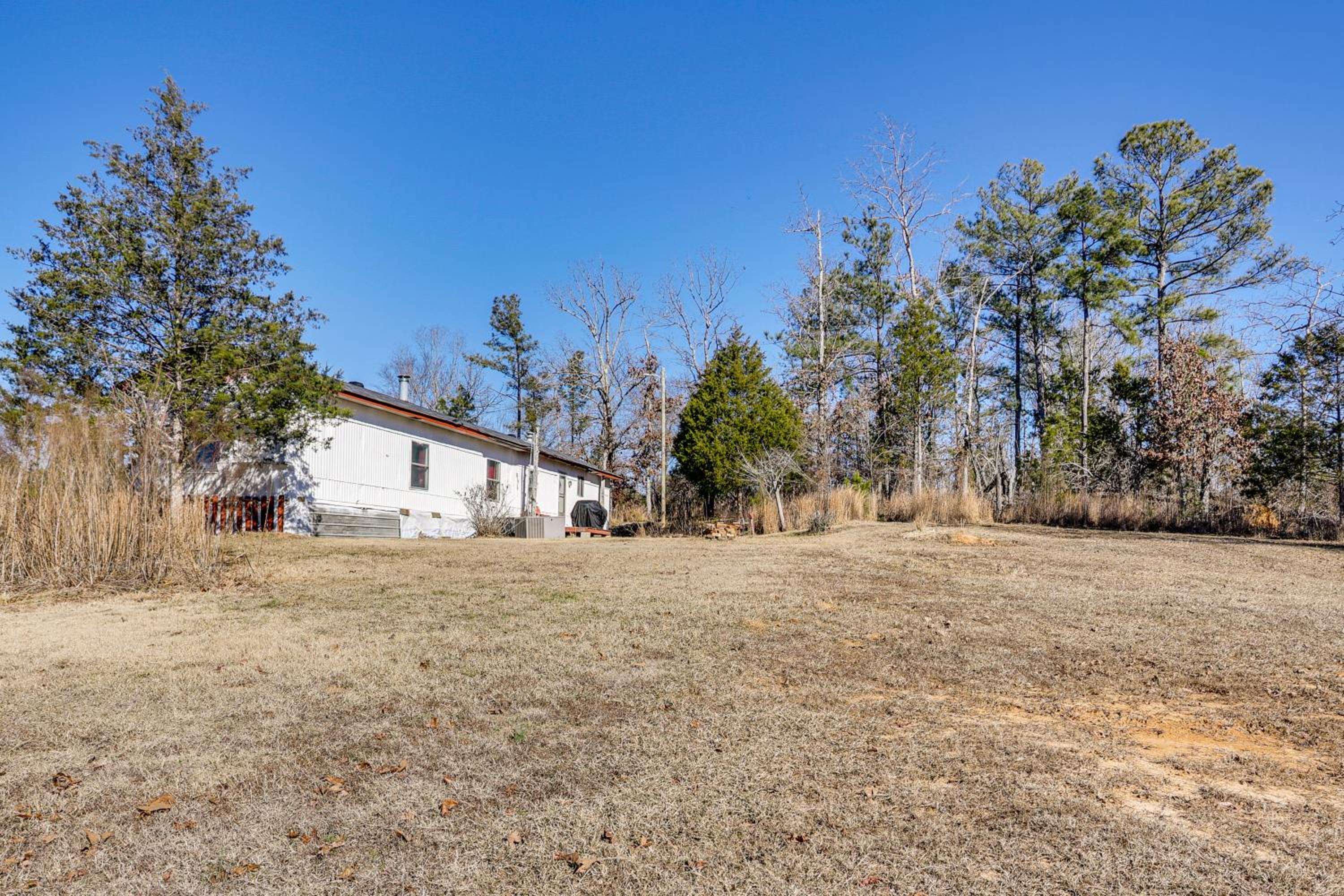 Antique Farmhouse in Bethel Springs on Half-Acre