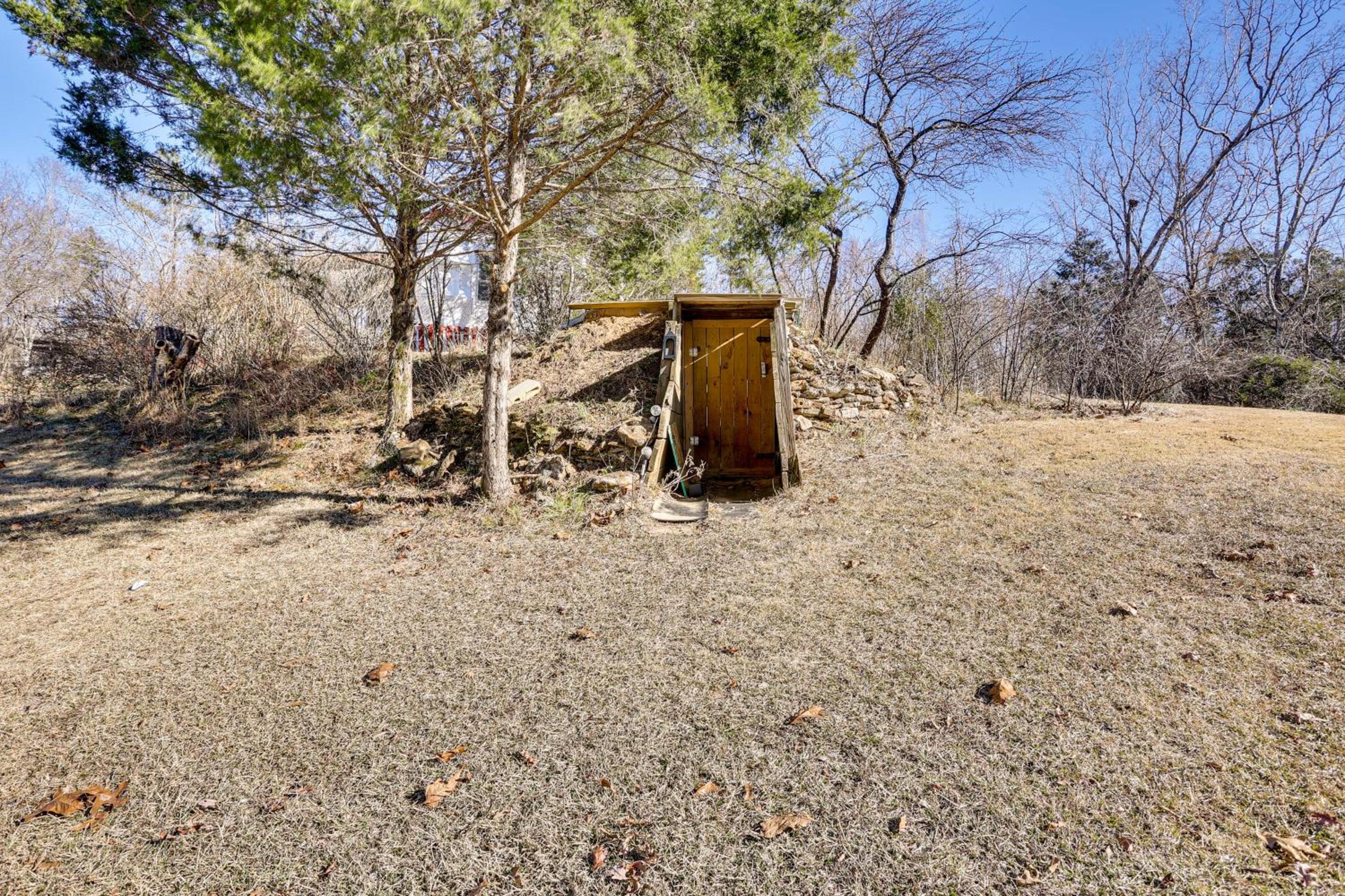 Antique Farmhouse in Bethel Springs on Half-Acre