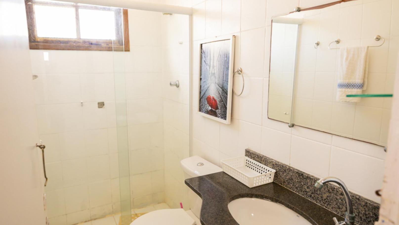 Casa com Wi-Fi, Piscina e Garagem a 550m da Praia