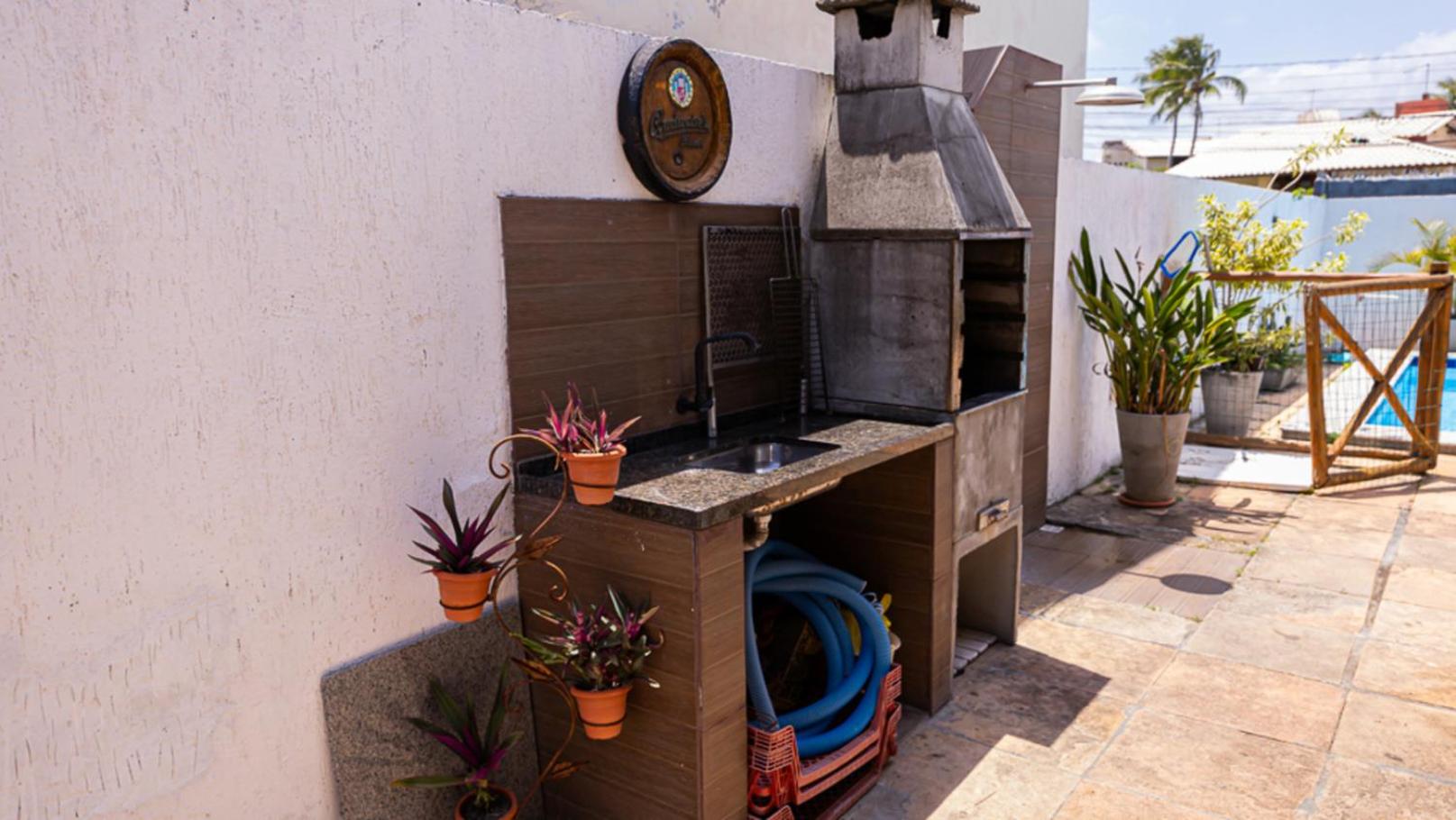 Casa com Wi-Fi, Piscina e Garagem a 550m da Praia