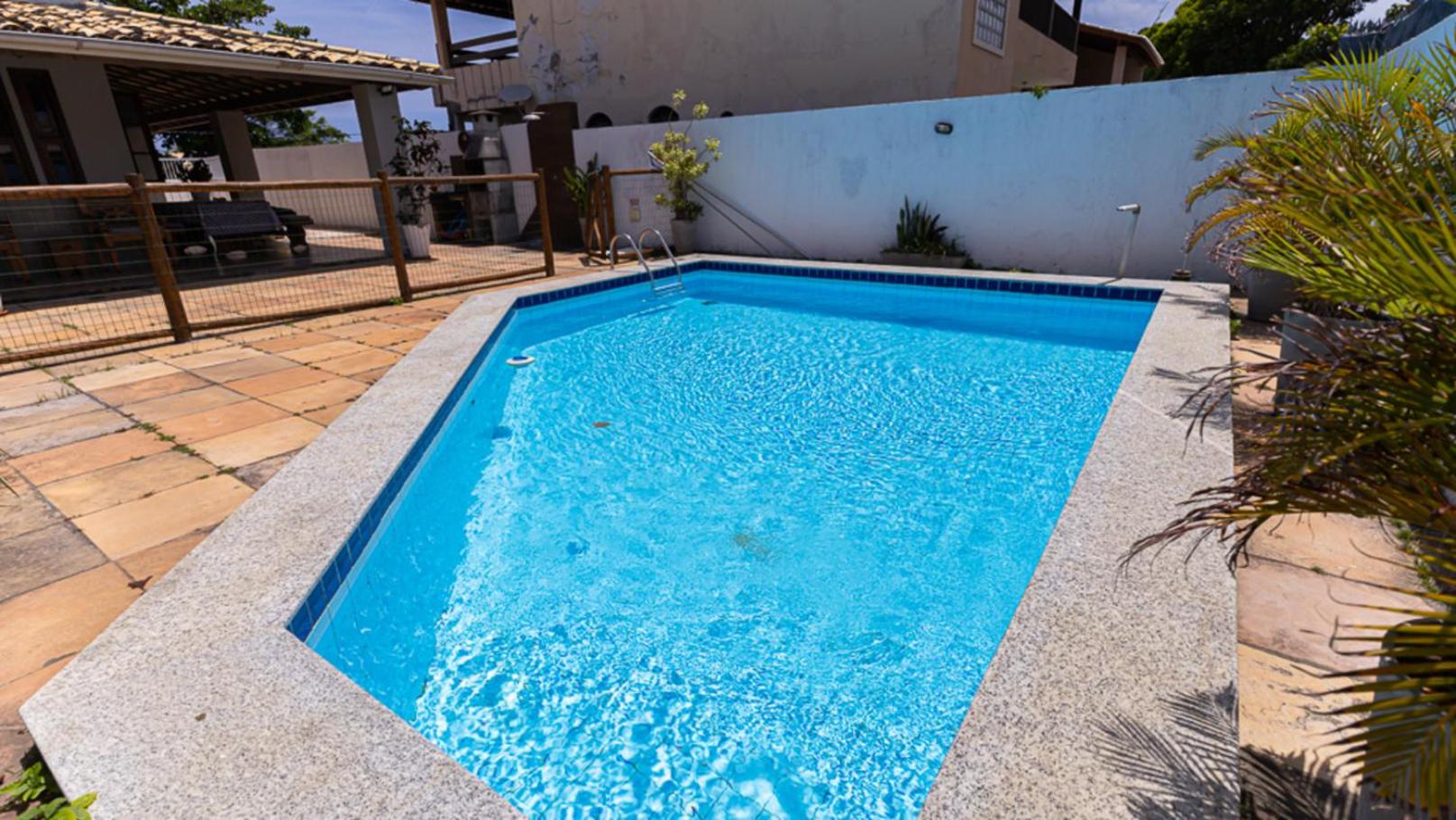 Casa com Wi-Fi, Piscina e Garagem a 550m da Praia